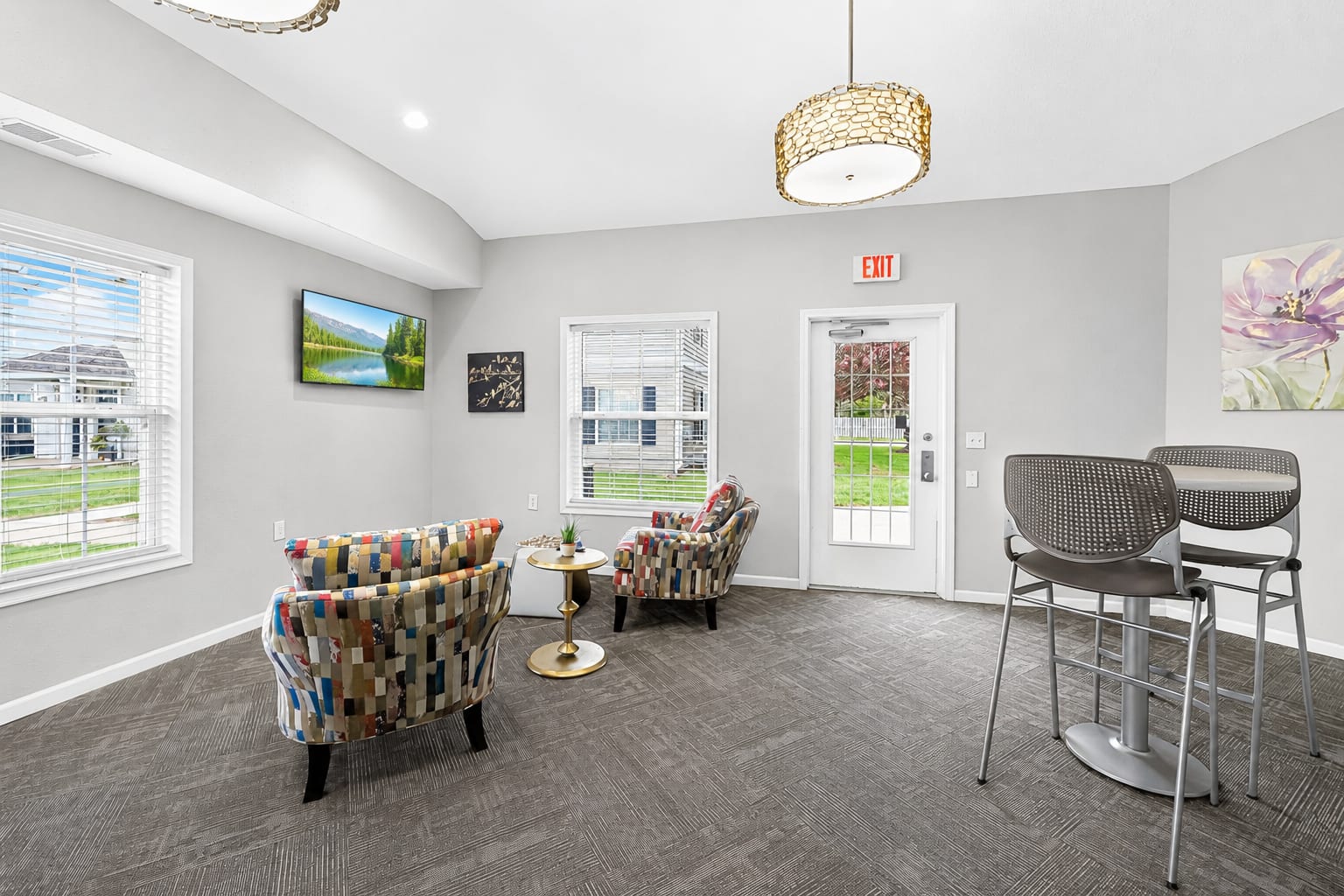 Lounge at Arbor Trails