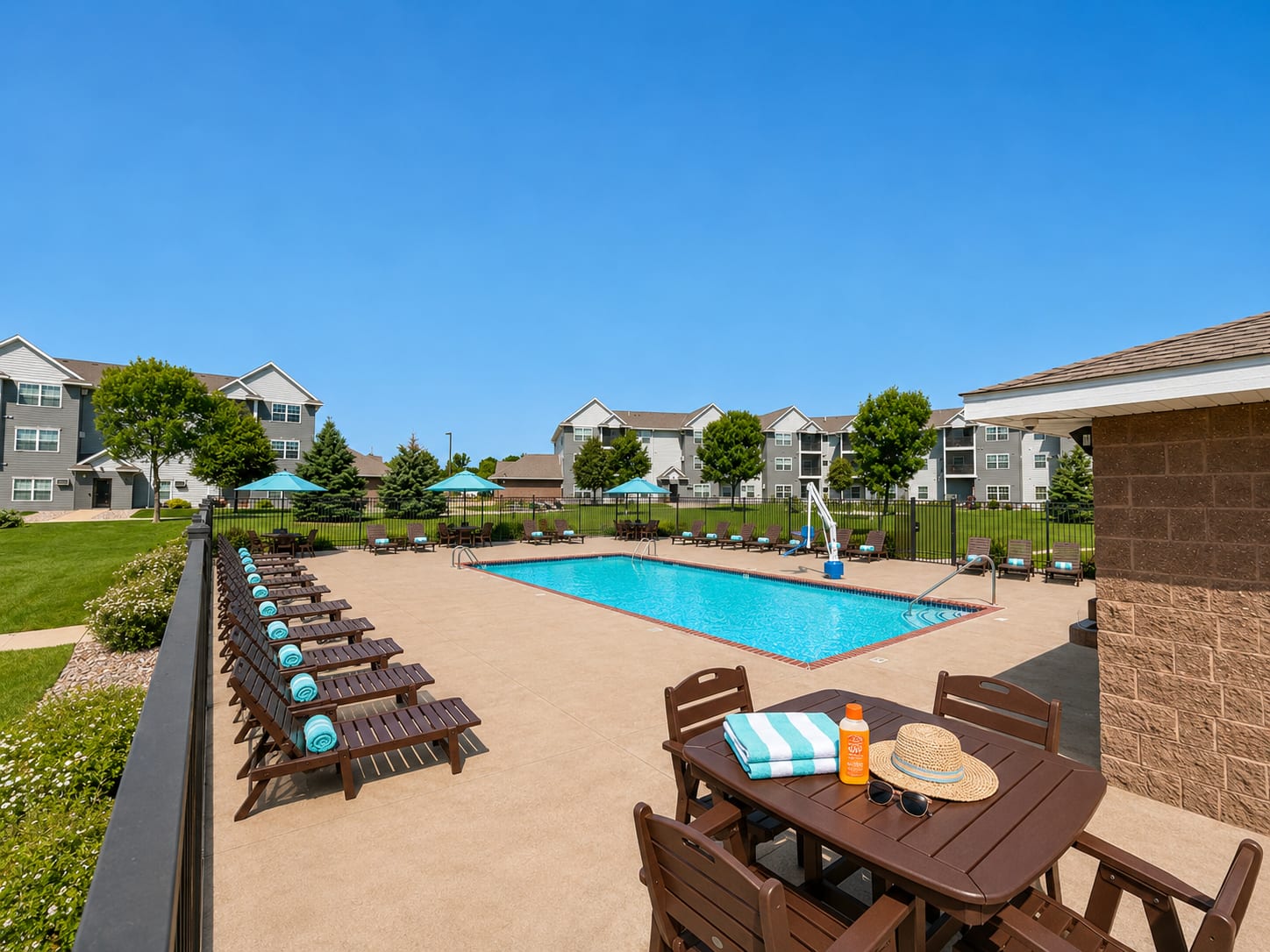 Pool at Cypress Court (3 of 3)