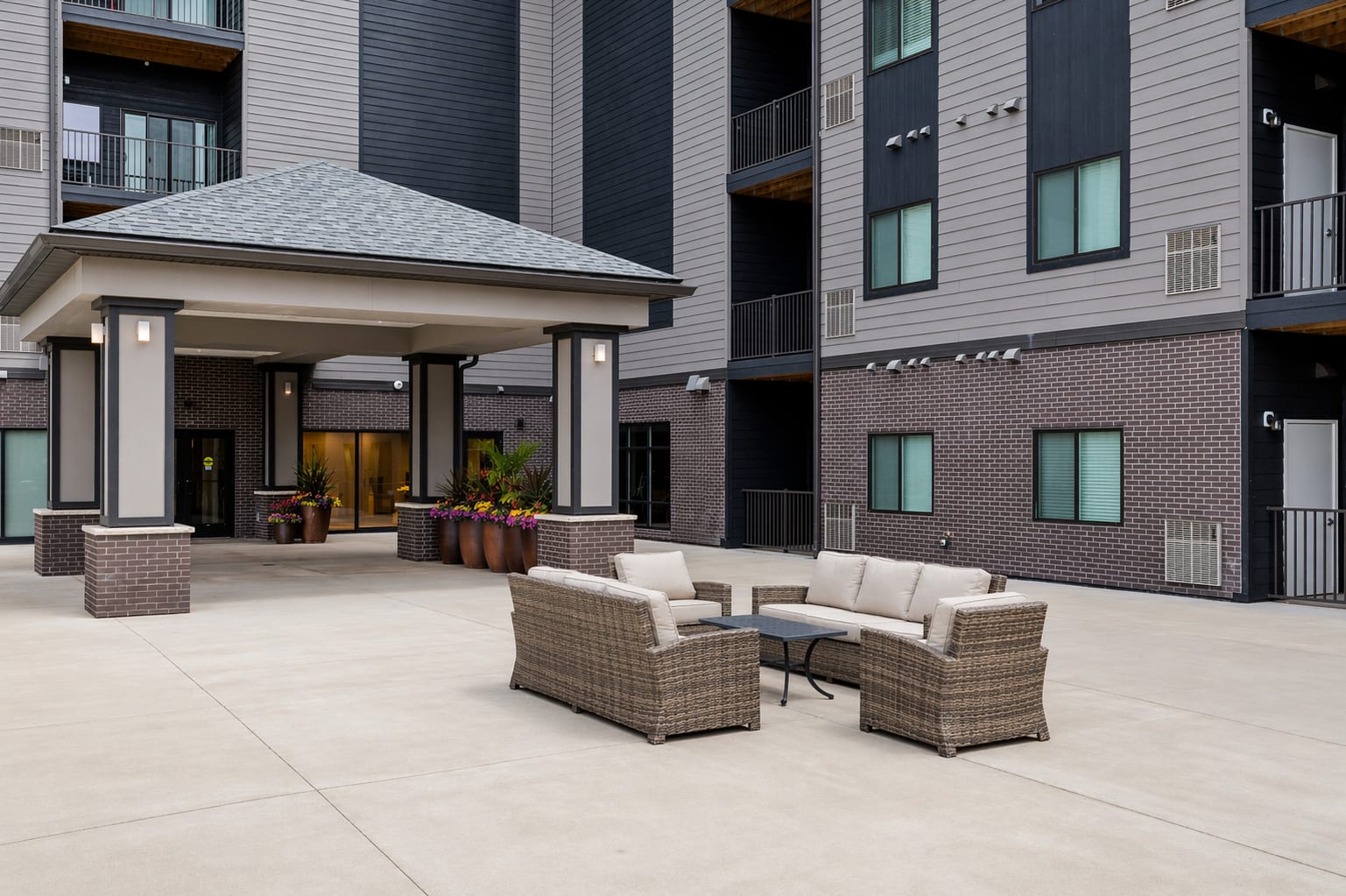 Courtyard at Cedar Green (1 of 3)