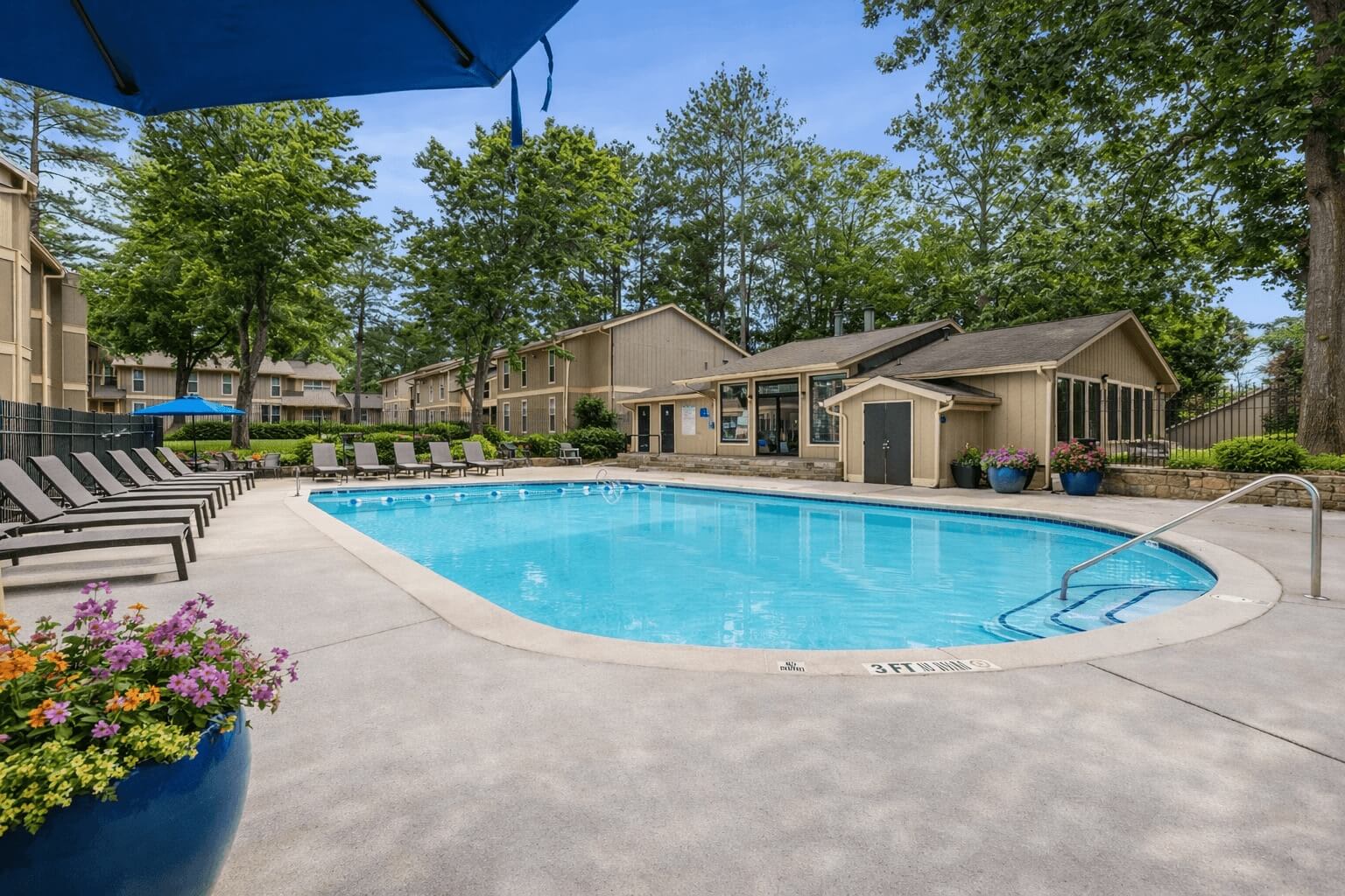 Pool at Linden Ridge