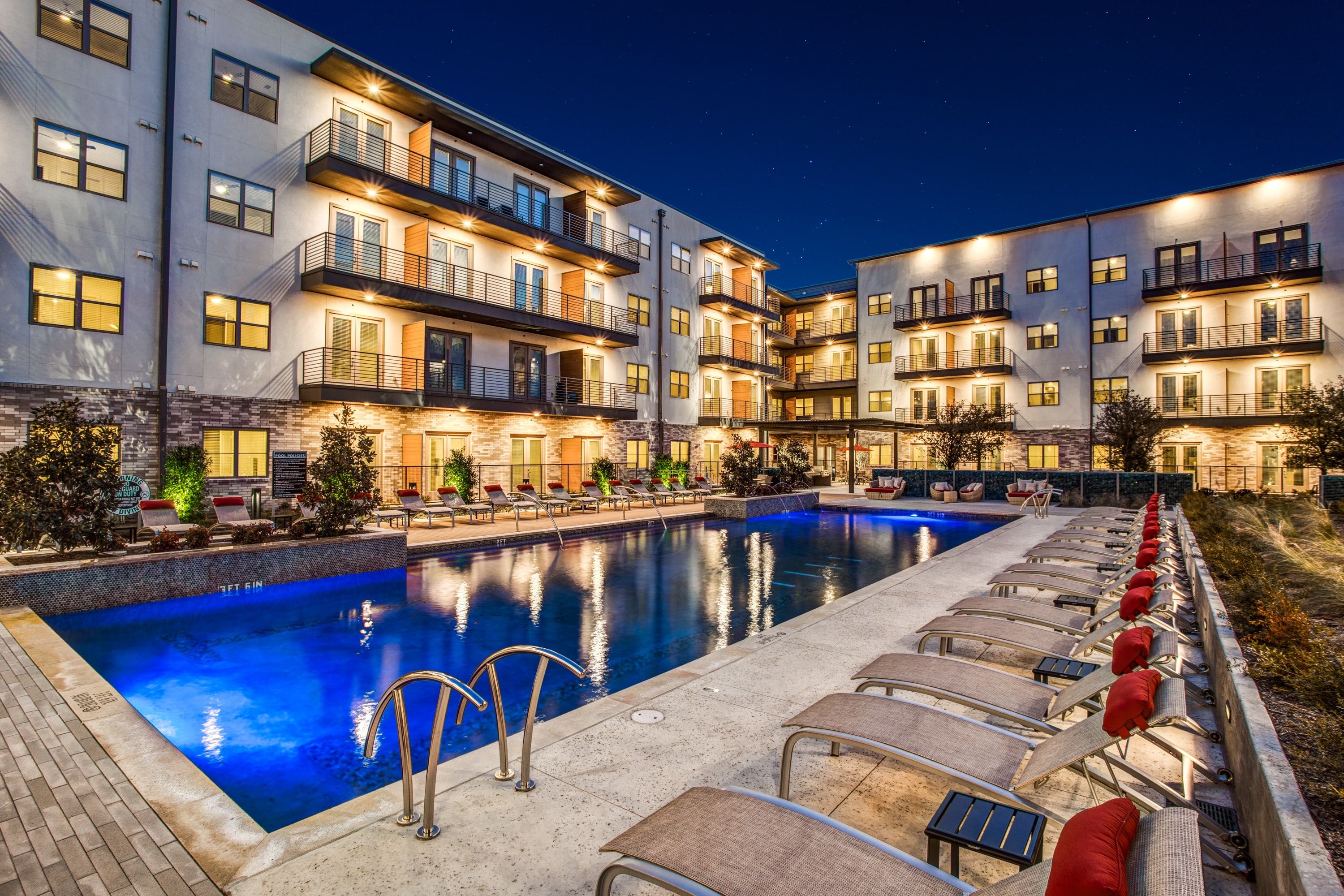 Aura Bluffview Apartments In Dallas Tx