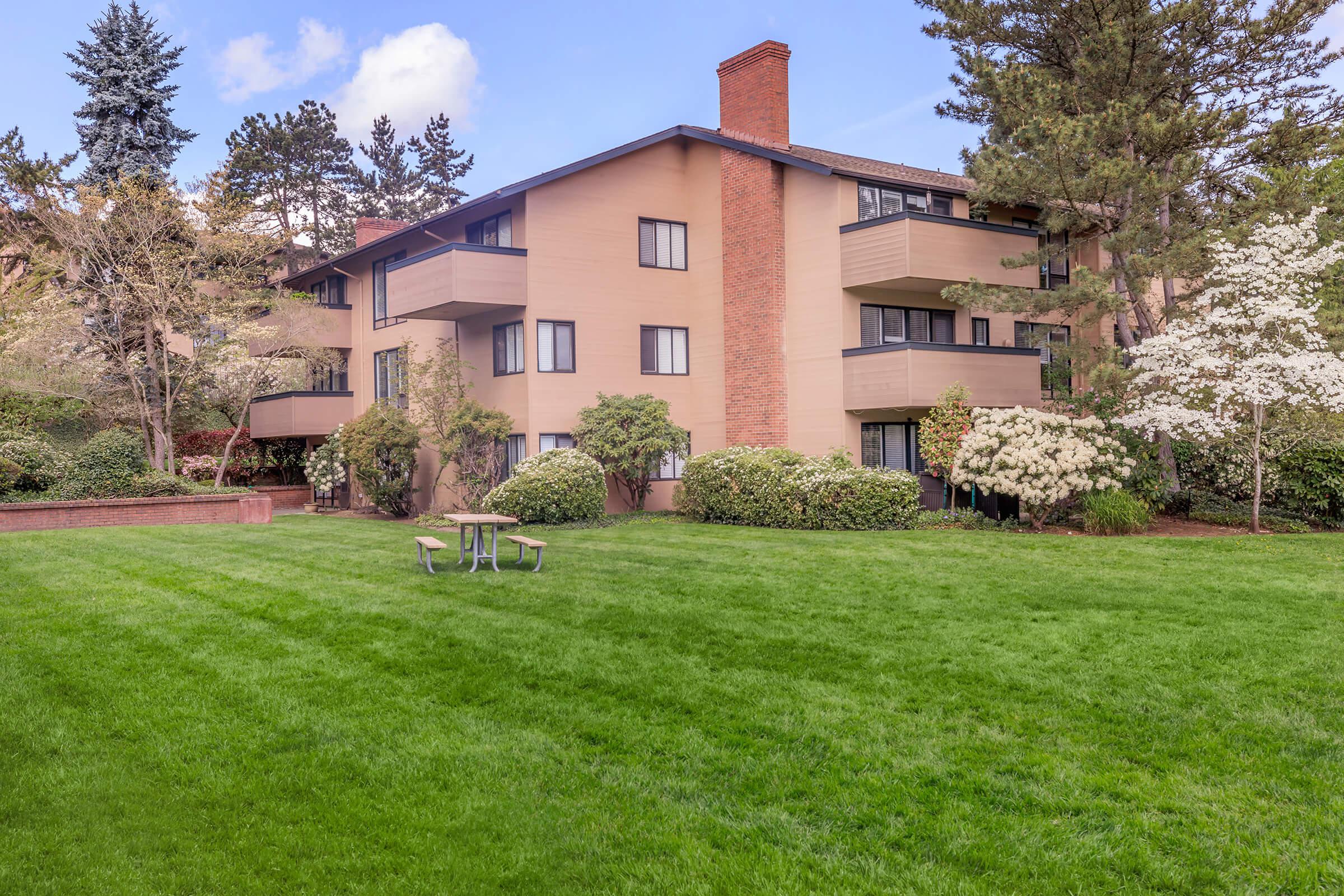 The Regent at Bellevue Way Apartments hero exterior photo - Bellevue, WA