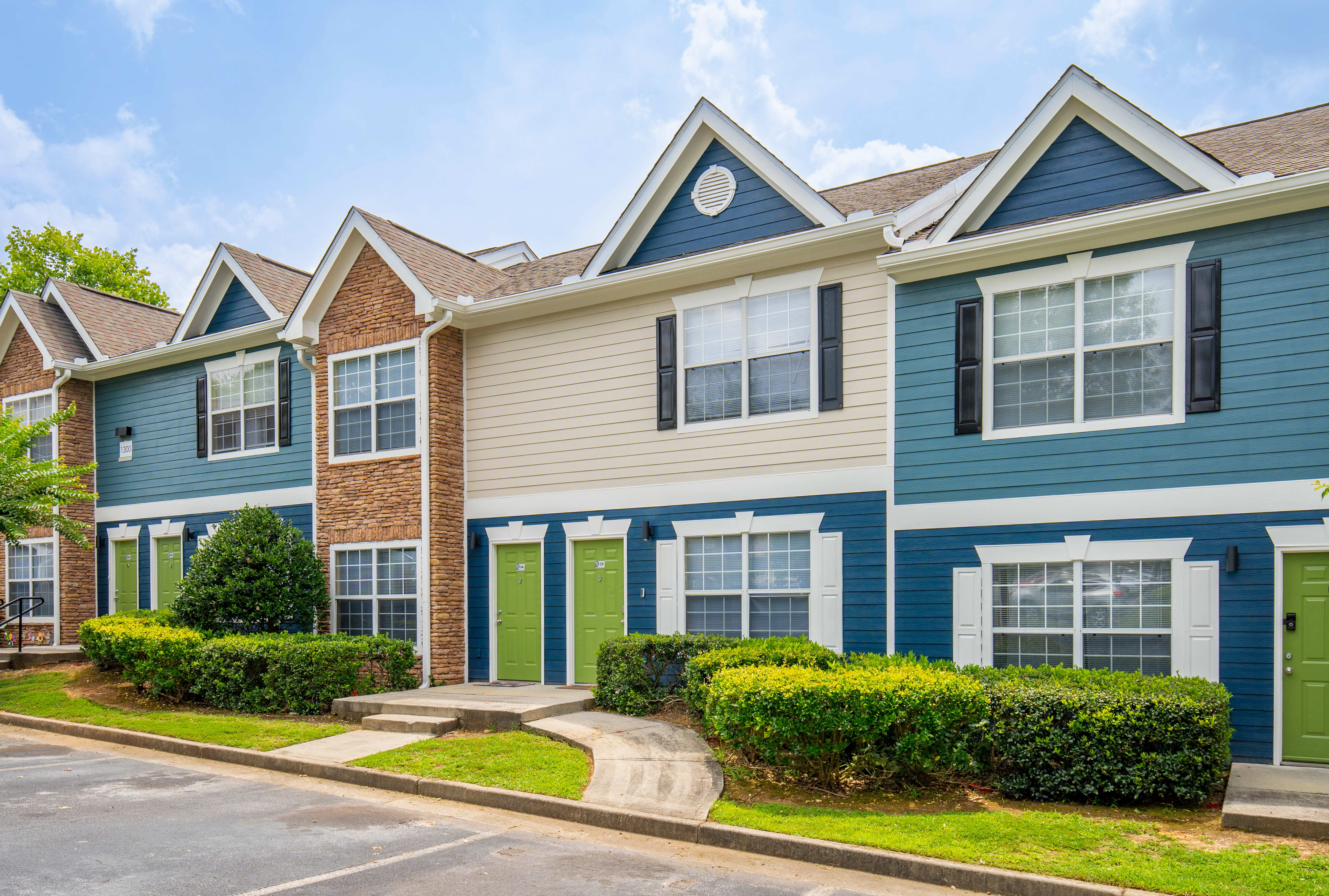 Alexander Crossing Apartments & Townhomes exterior building - Loganville, GA