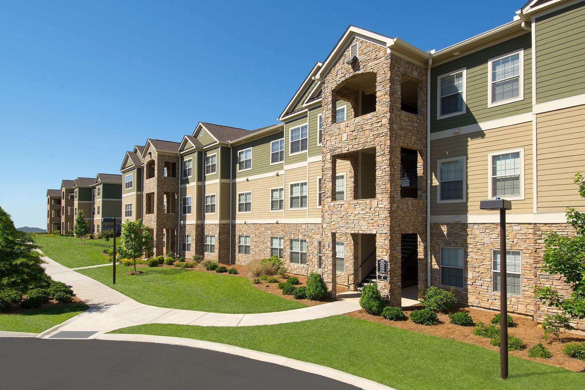 Greystone Vista Apartment Homes exterior hero image - Knoxville, TN