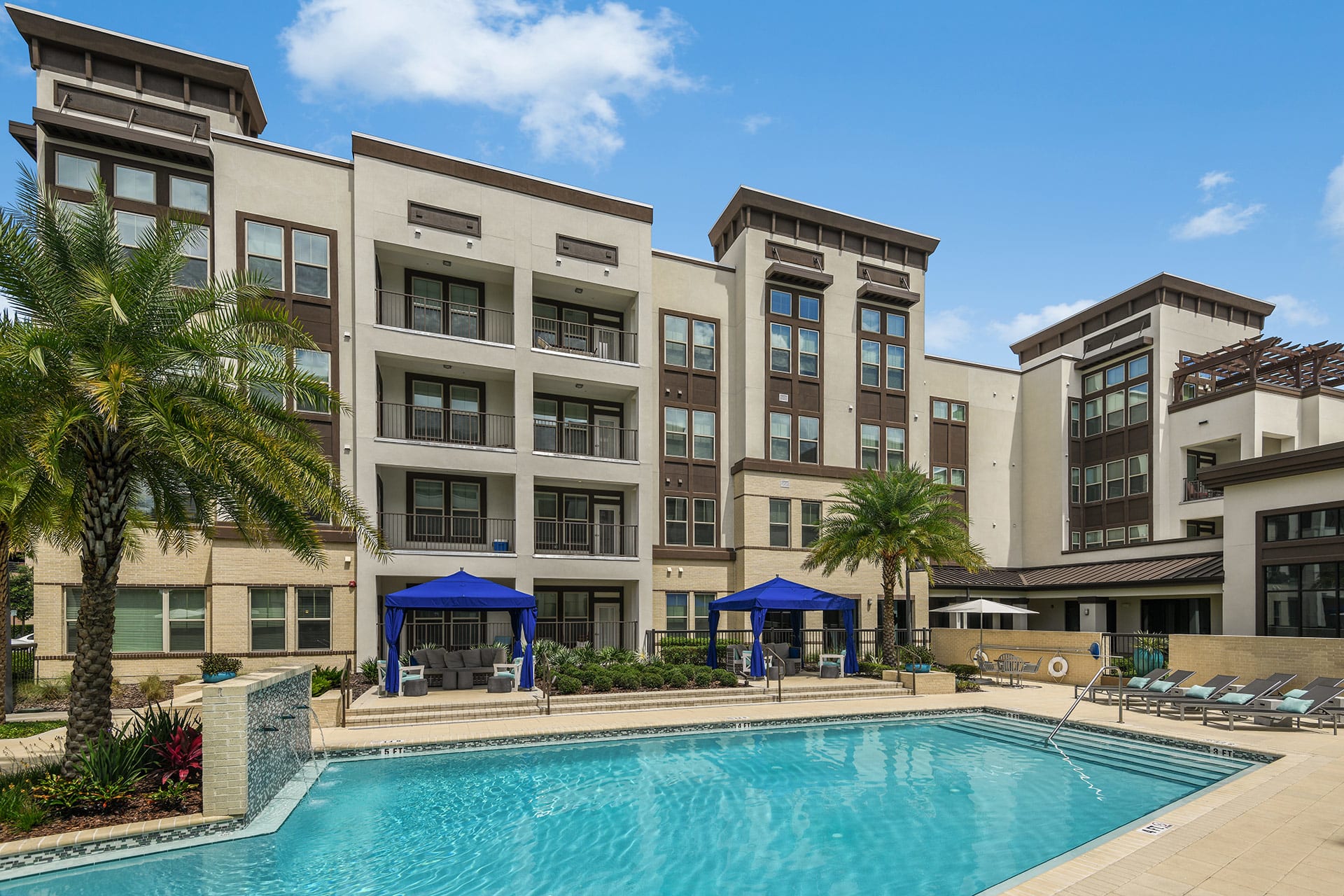 Nine12 Gateway Apartments exterior hero photo - Altamonte Springs, FL