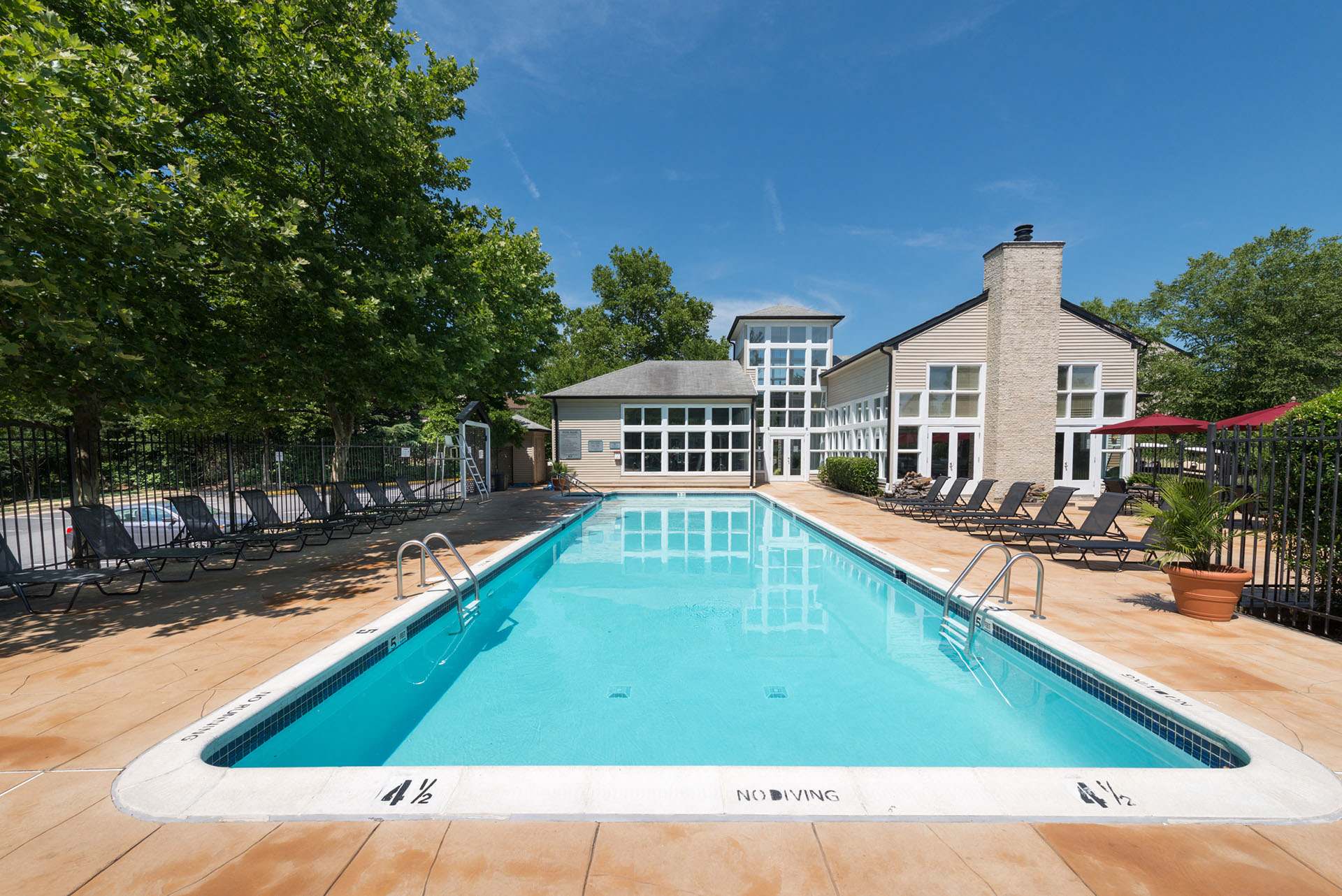 Reserve at Regency Park outdoor swimming pool - Centreville, VA