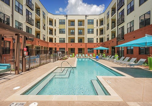 Pool at The Lincoln (4 of 4)