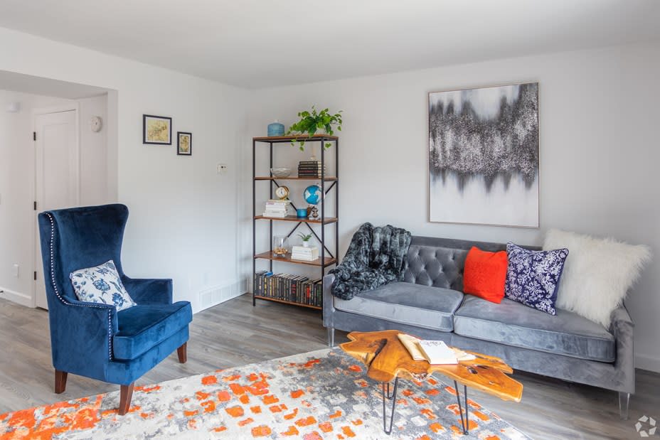 Galbraith Pointe Apartments and Townhomes 1 of 9