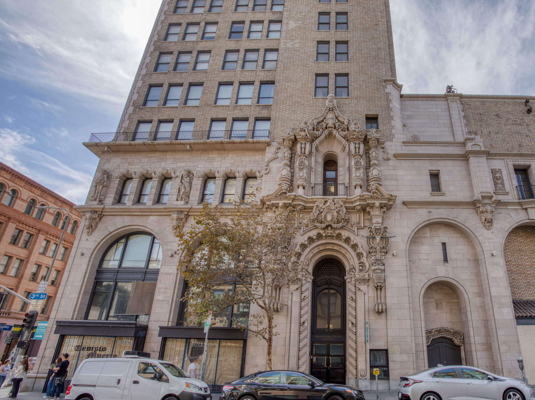 Apartments Near Crypto Arena |The Apartments at Grand Central Market