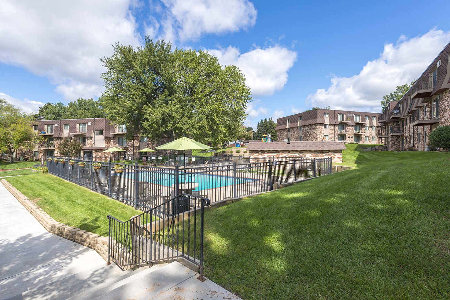 Silver Ridge  Apartments in Maplewood, MN