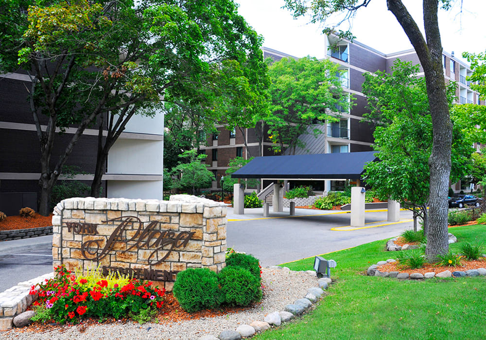 York Plaza - Apartments in Edina, MN