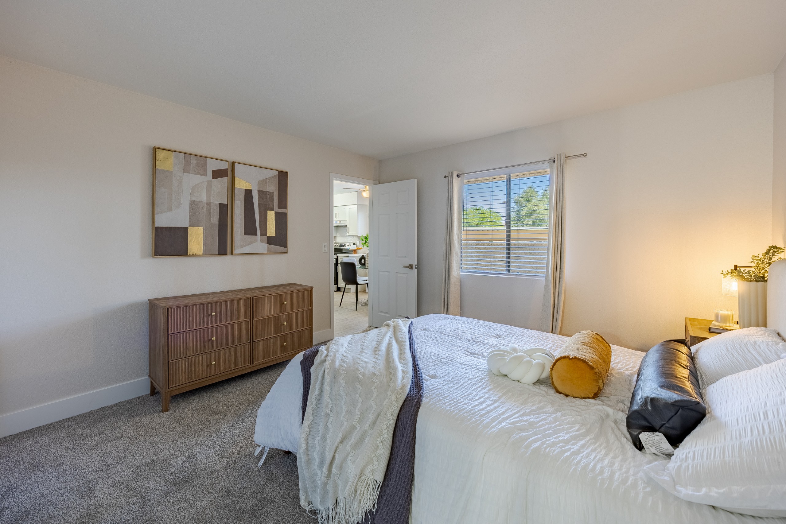 Sunset Winds Apartments 3 of 6