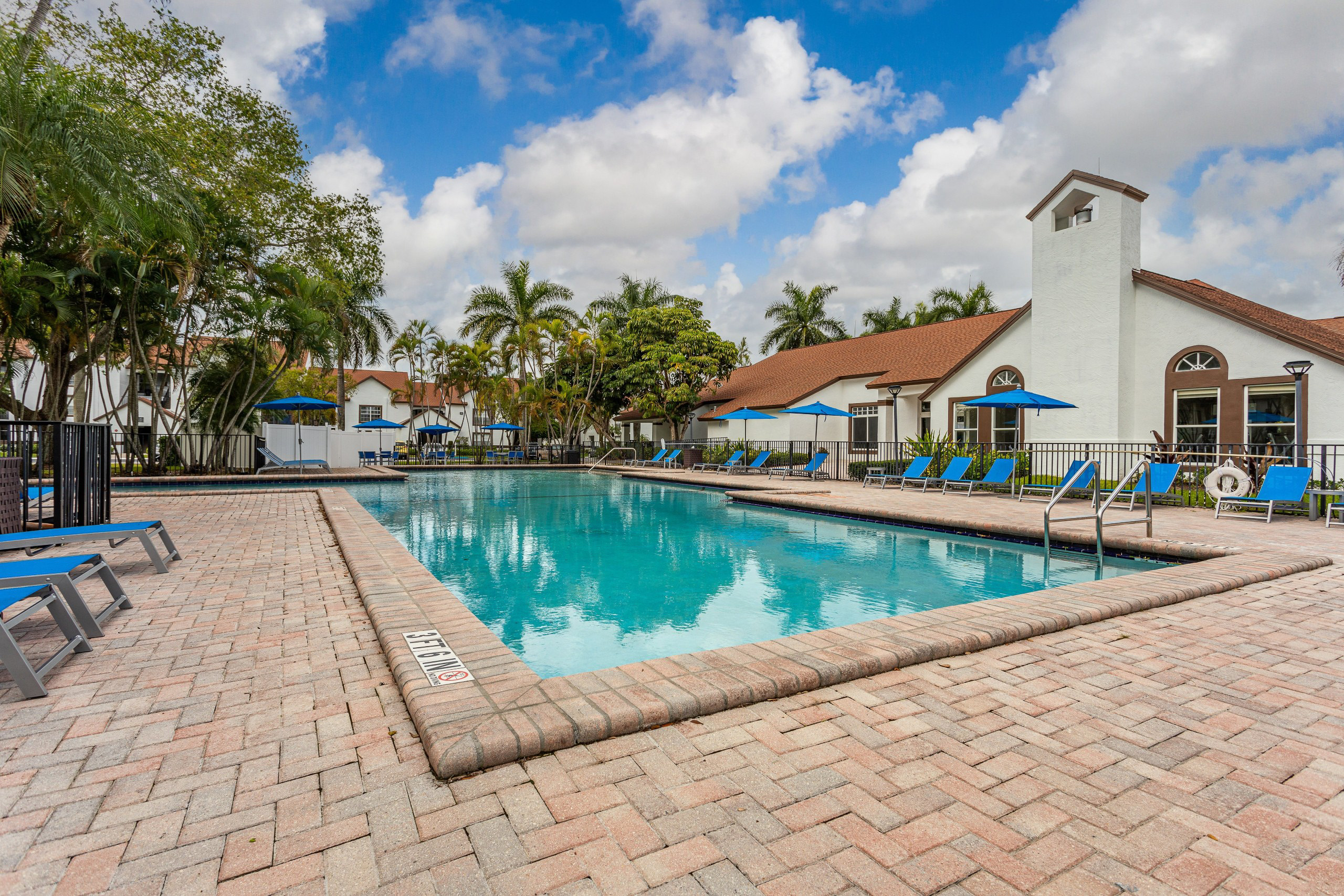 The Landings at Pembroke Lakes 2 of 12