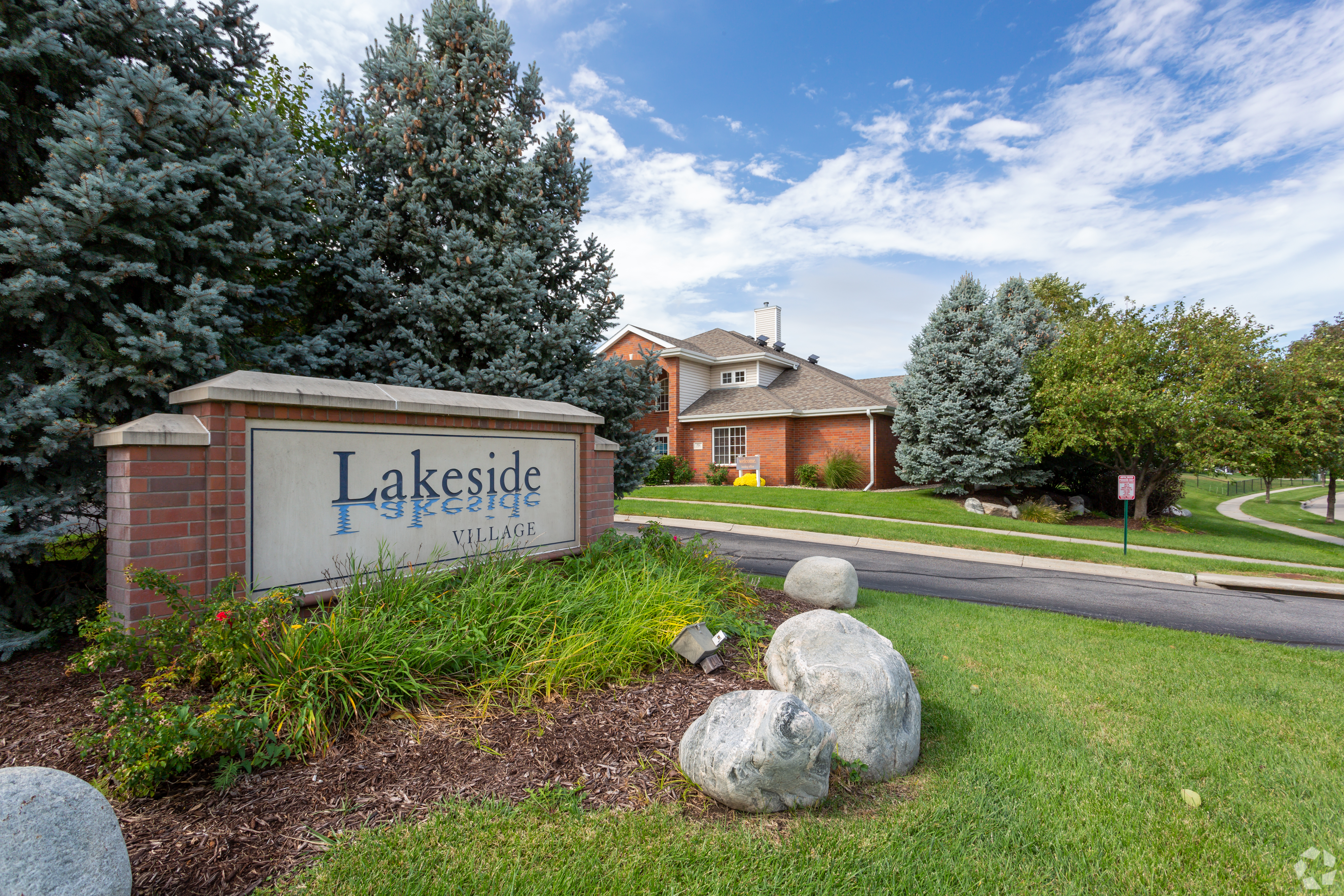 Lakeside Village Apartment Homes 11 of 12