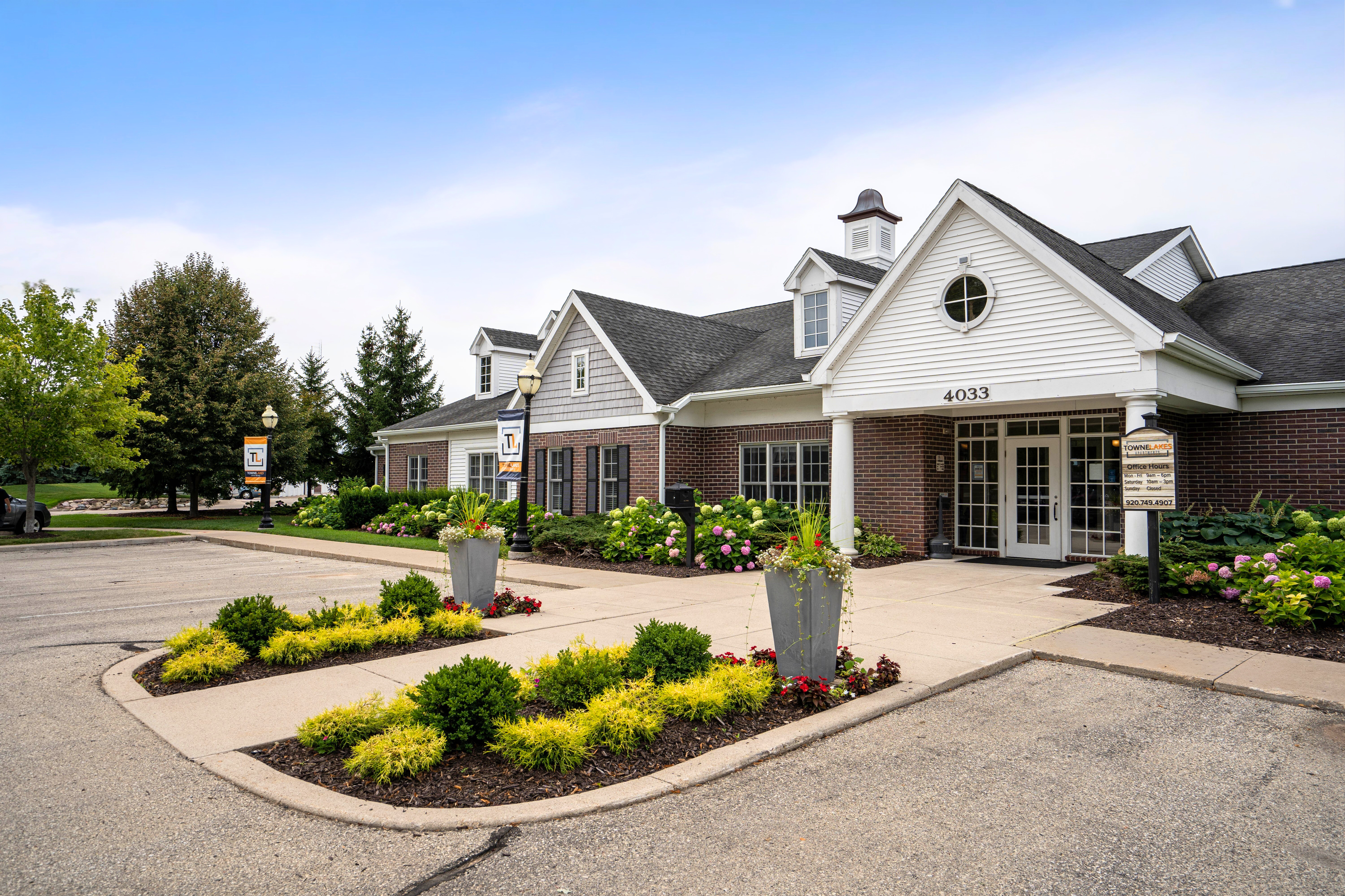 Lobby at Towne Lakes Apartments