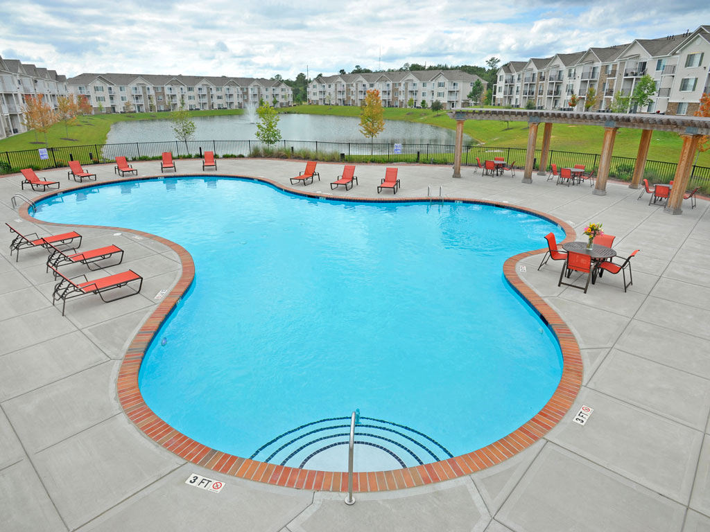 Pool at Killian Lakes Apartments and Townhomes (1 of 2)