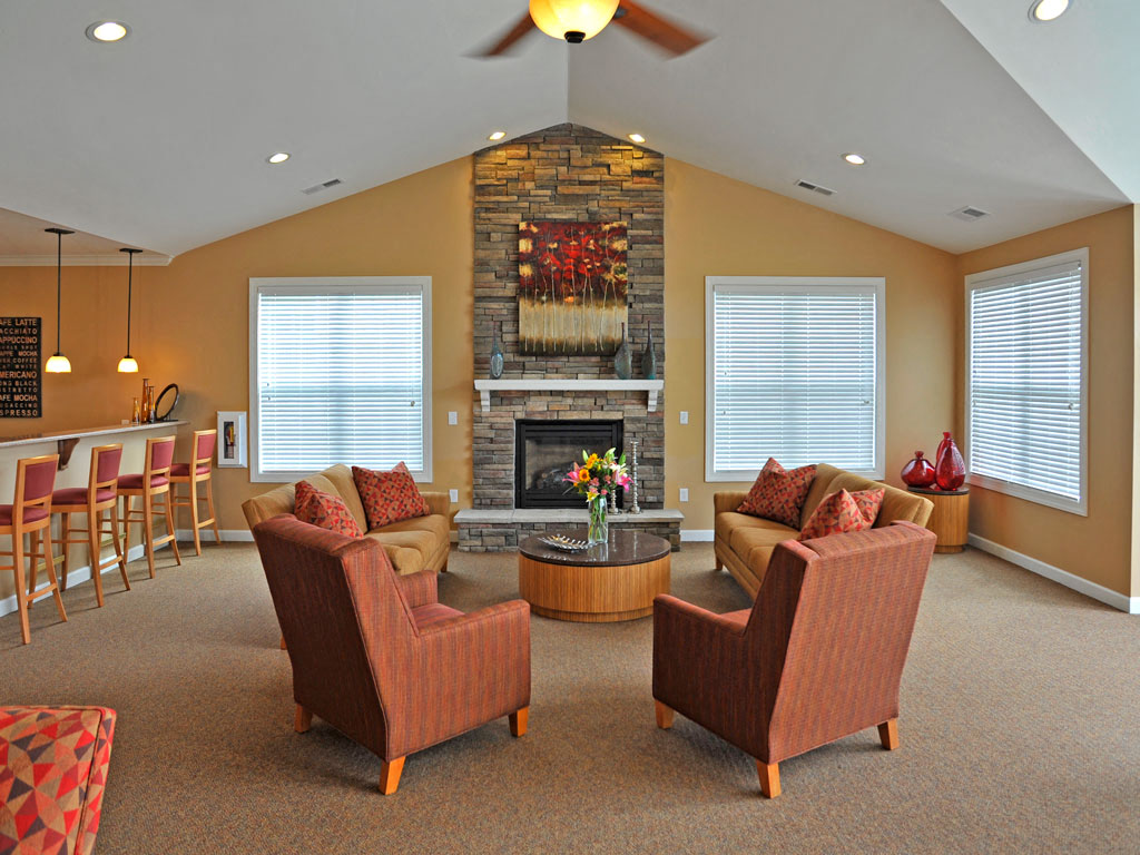 Lounge at Killian Lakes Apartments and Townhomes