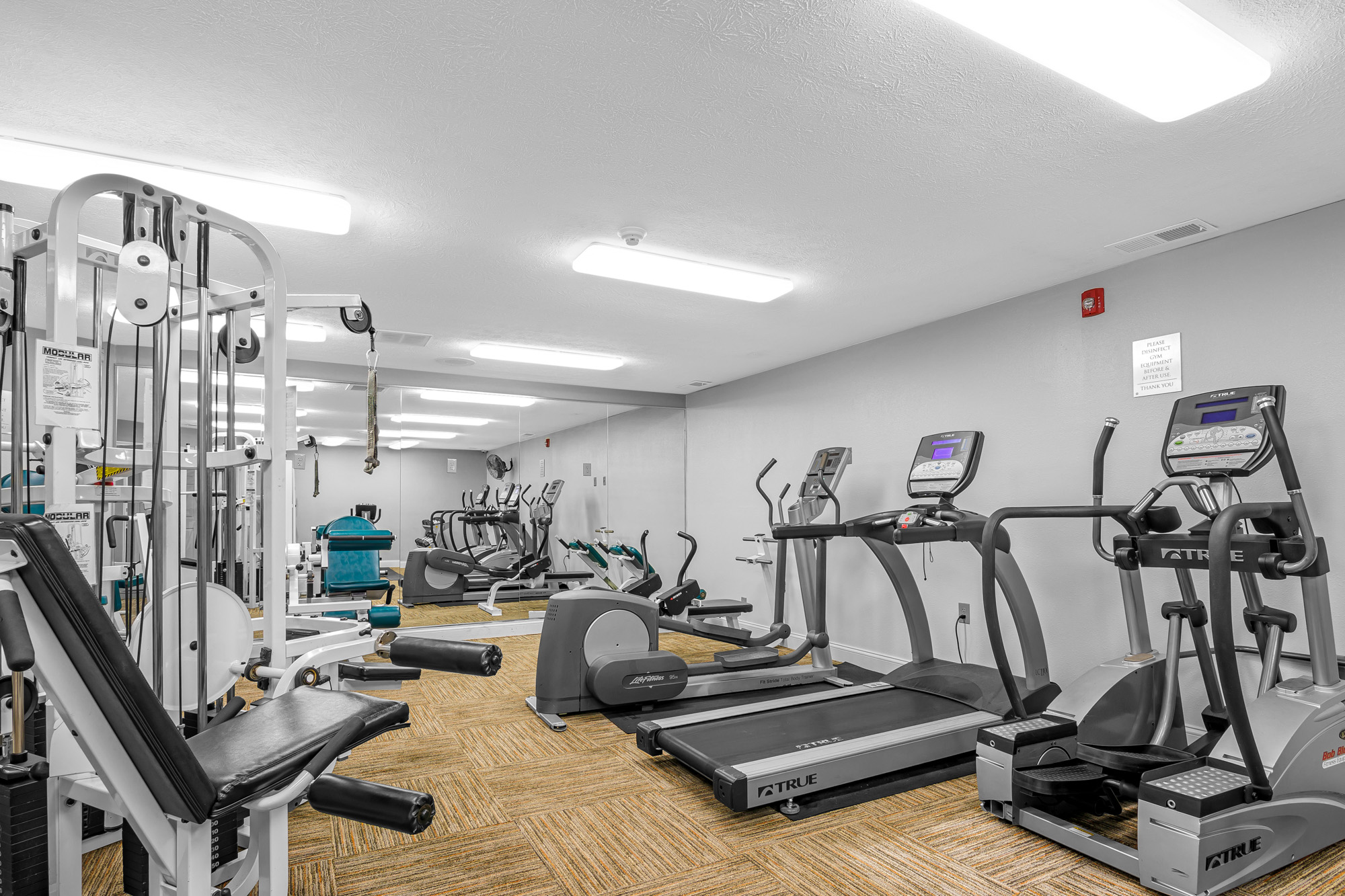 Gym at Bay Pointe Apartments (1 of 4)