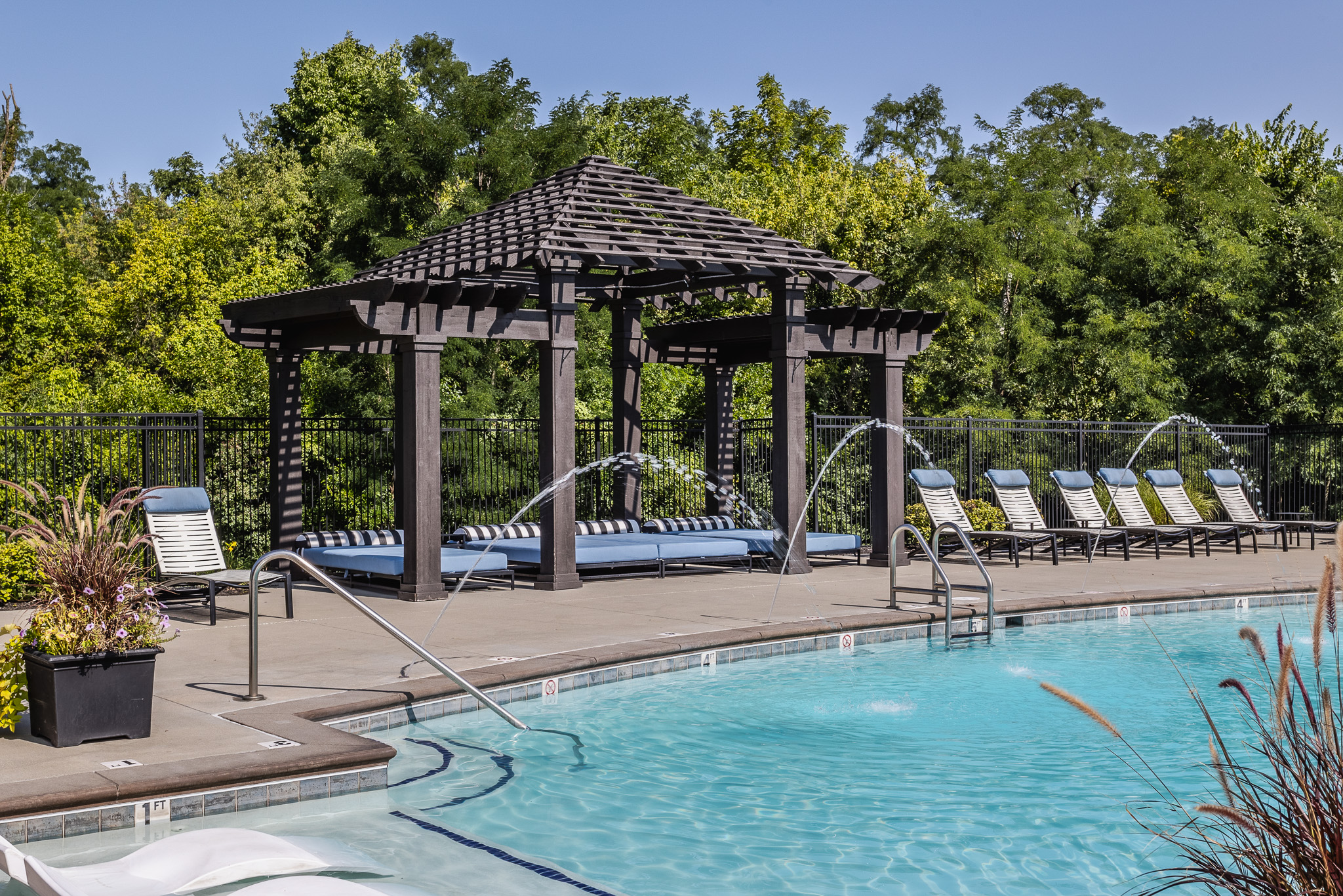 Pool at Bella Vista Apartments (1 of 4)