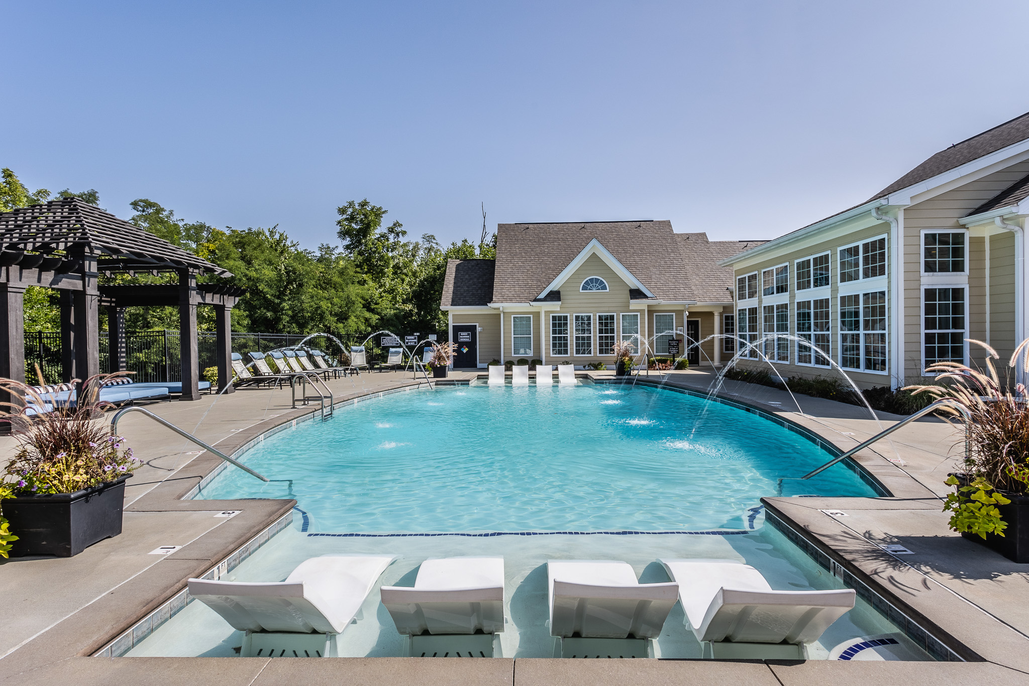 Pool at Bella Vista Apartments (2 of 4)