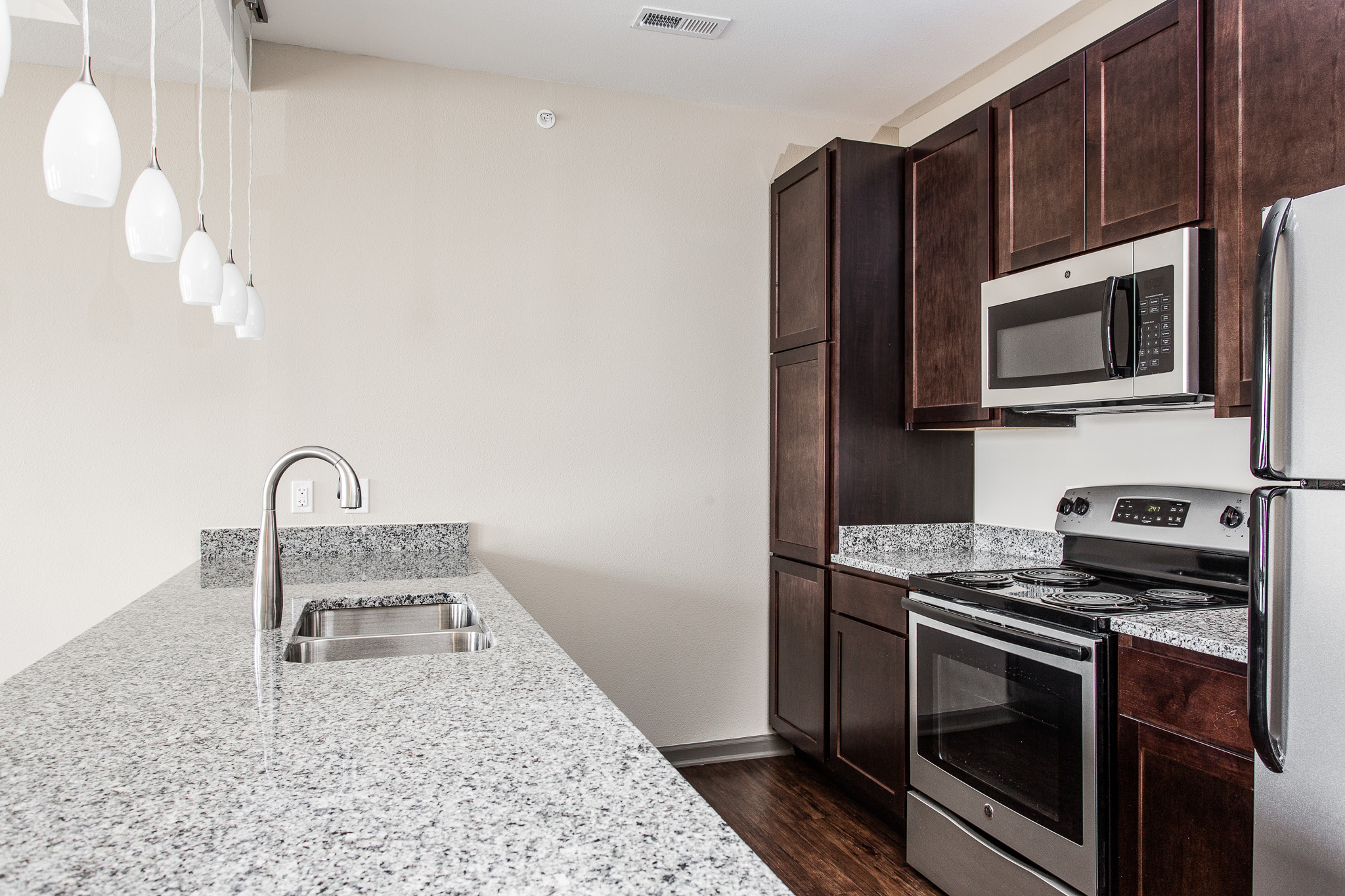 Bella Vista Apartments 28 of 57