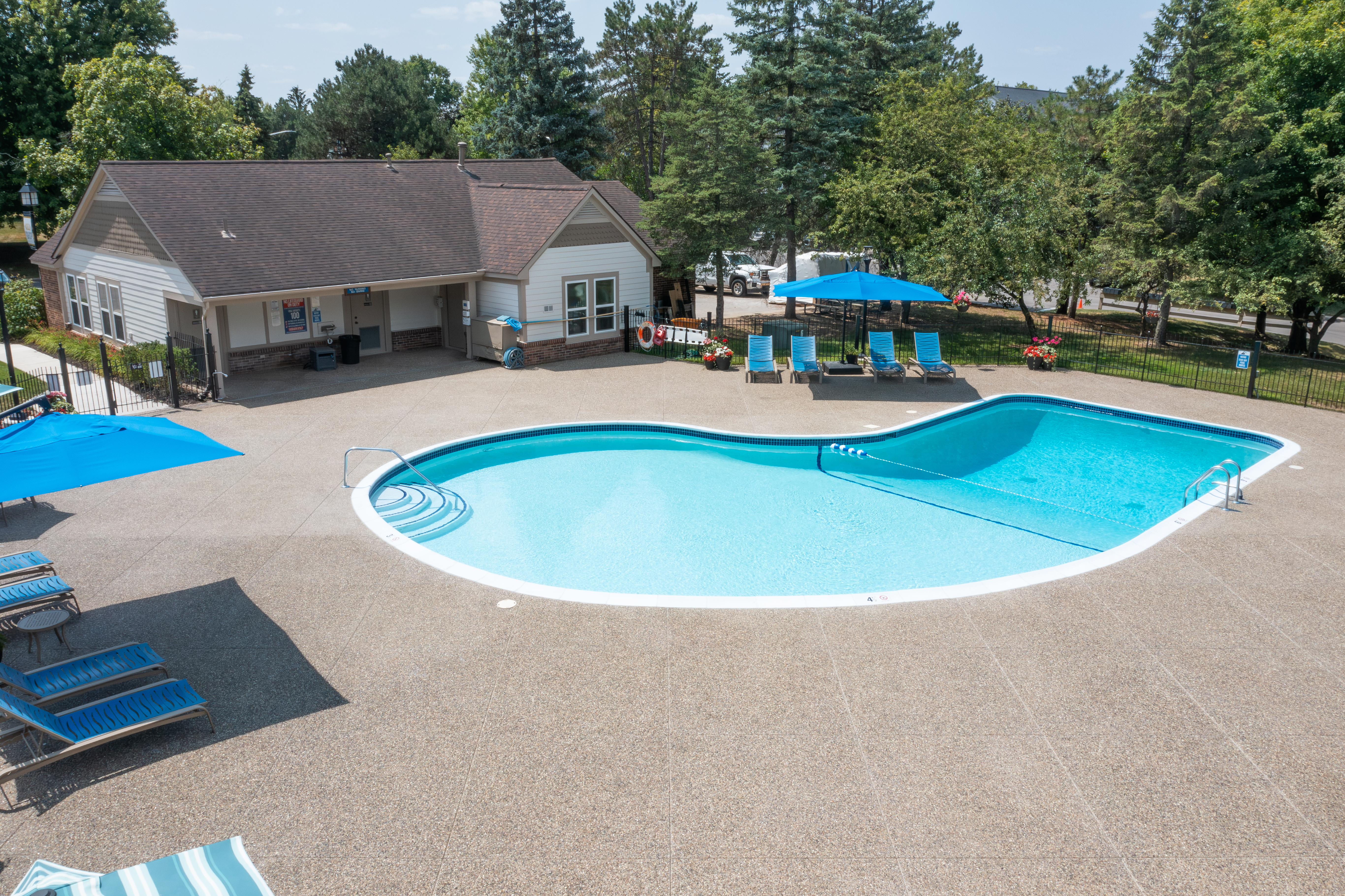 Pool at Bristol Square and Golden Gate Apartments (2 of 2)