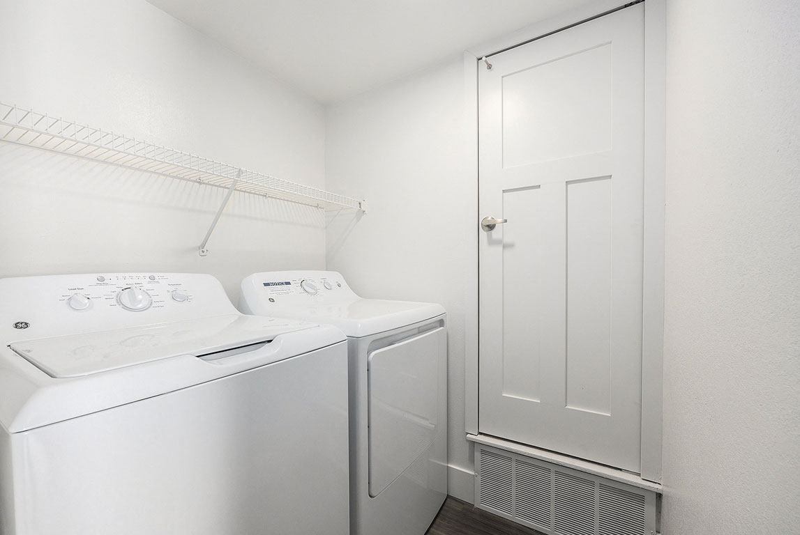 Laundry room at Byron Lakes Apartments (4 of 4)
