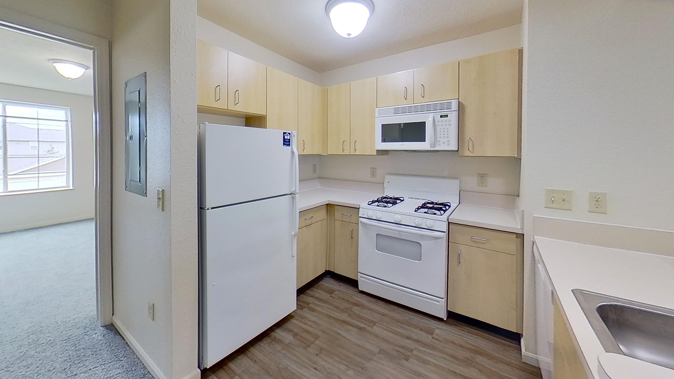 Colonial Pointe at Fairview Apartments 2 of 12