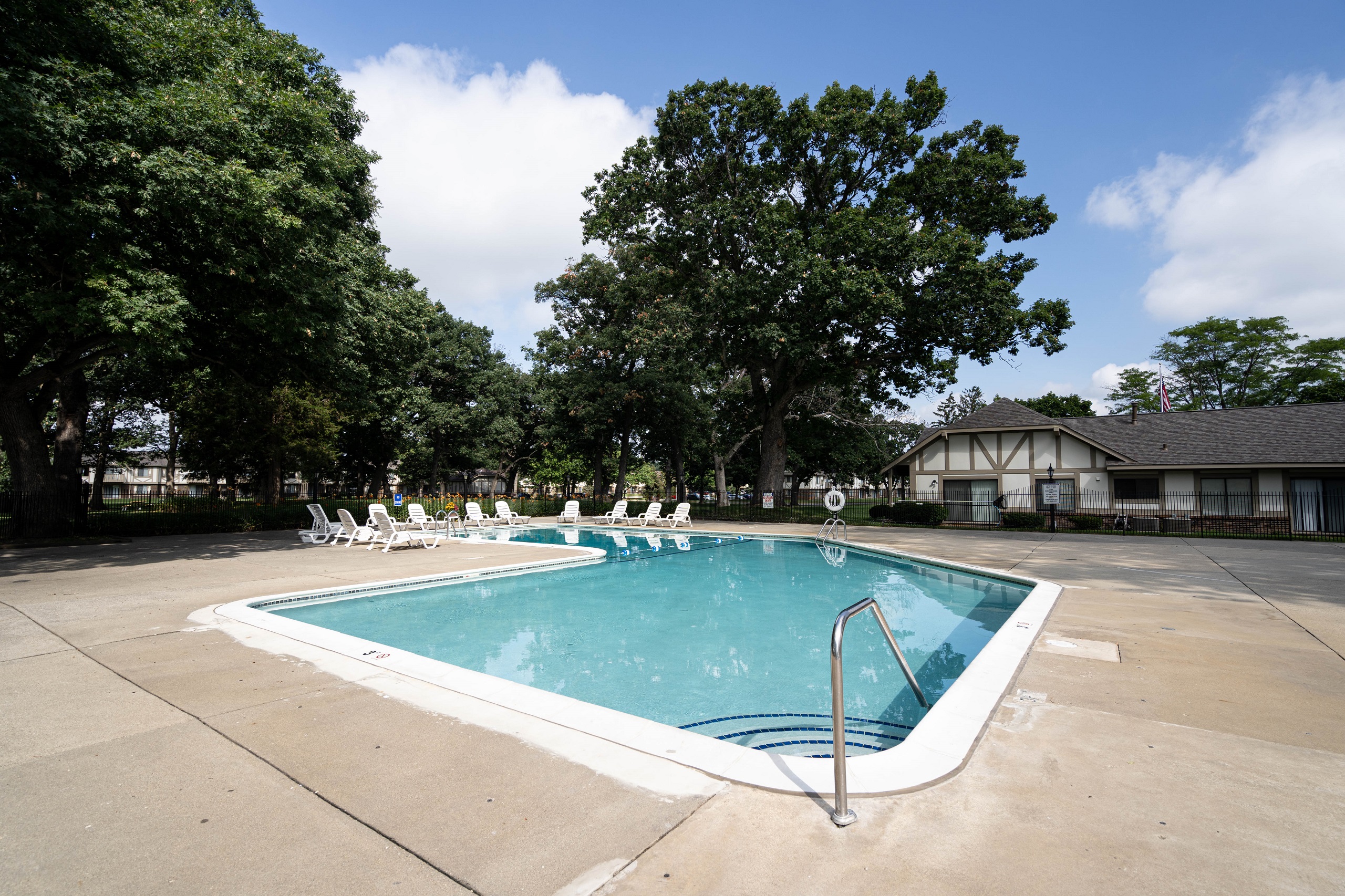 Pool at Beacon Hill and Great Oaks Apartments (1 of 2)