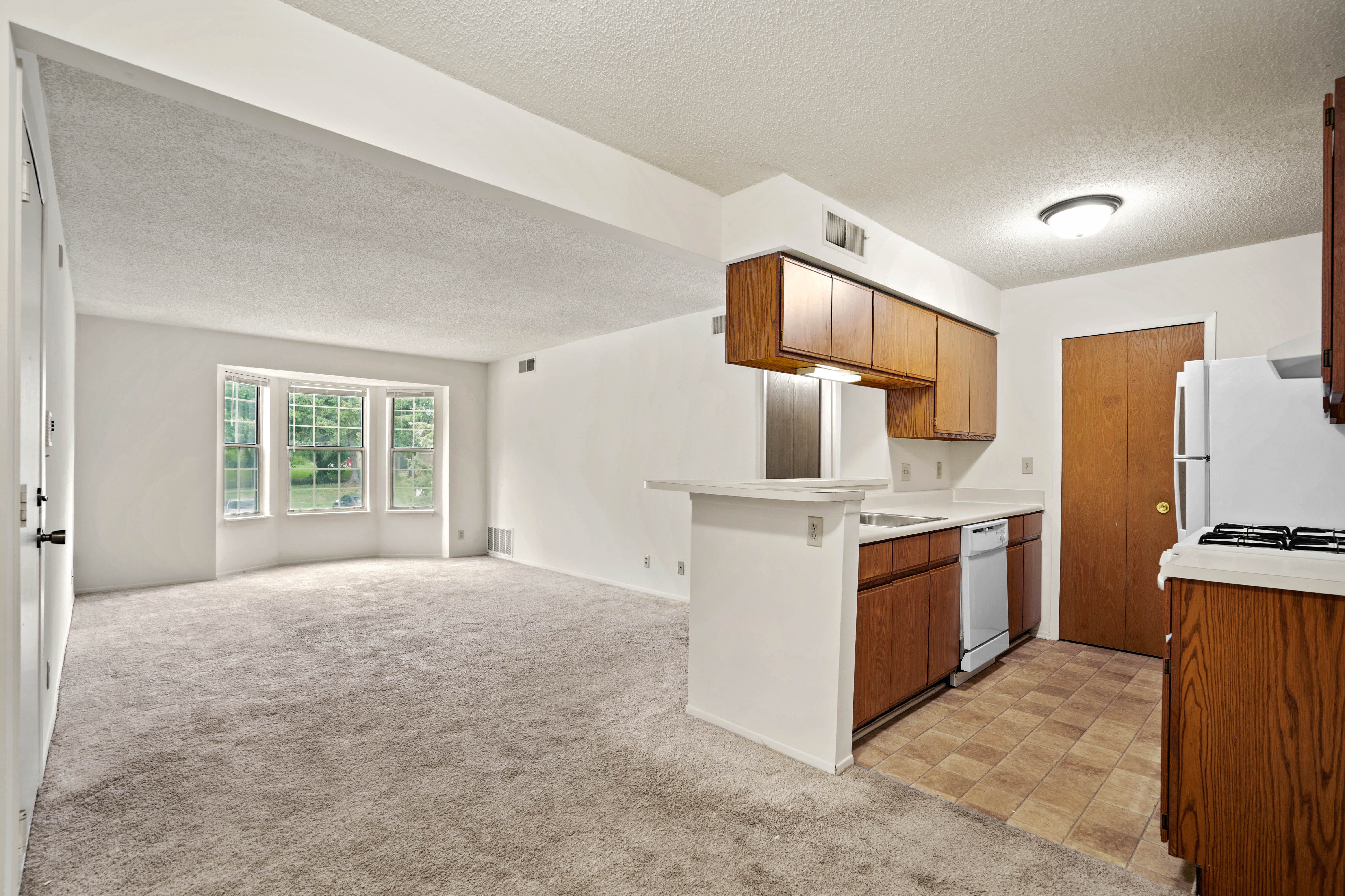 Beacon Hill and Great Oaks Apartments 9 of 12
