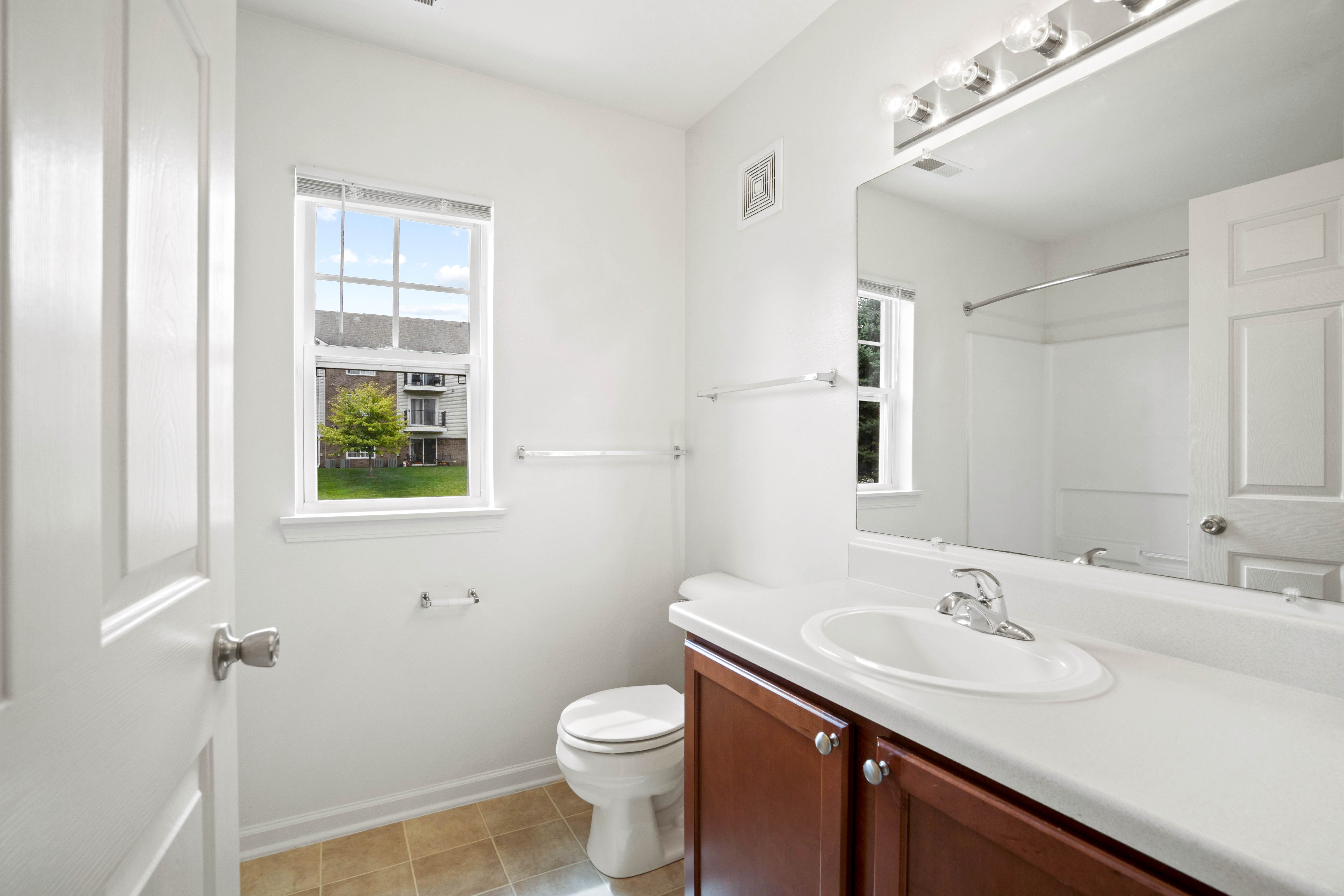 Towne Lakes Apartments 9 of 12