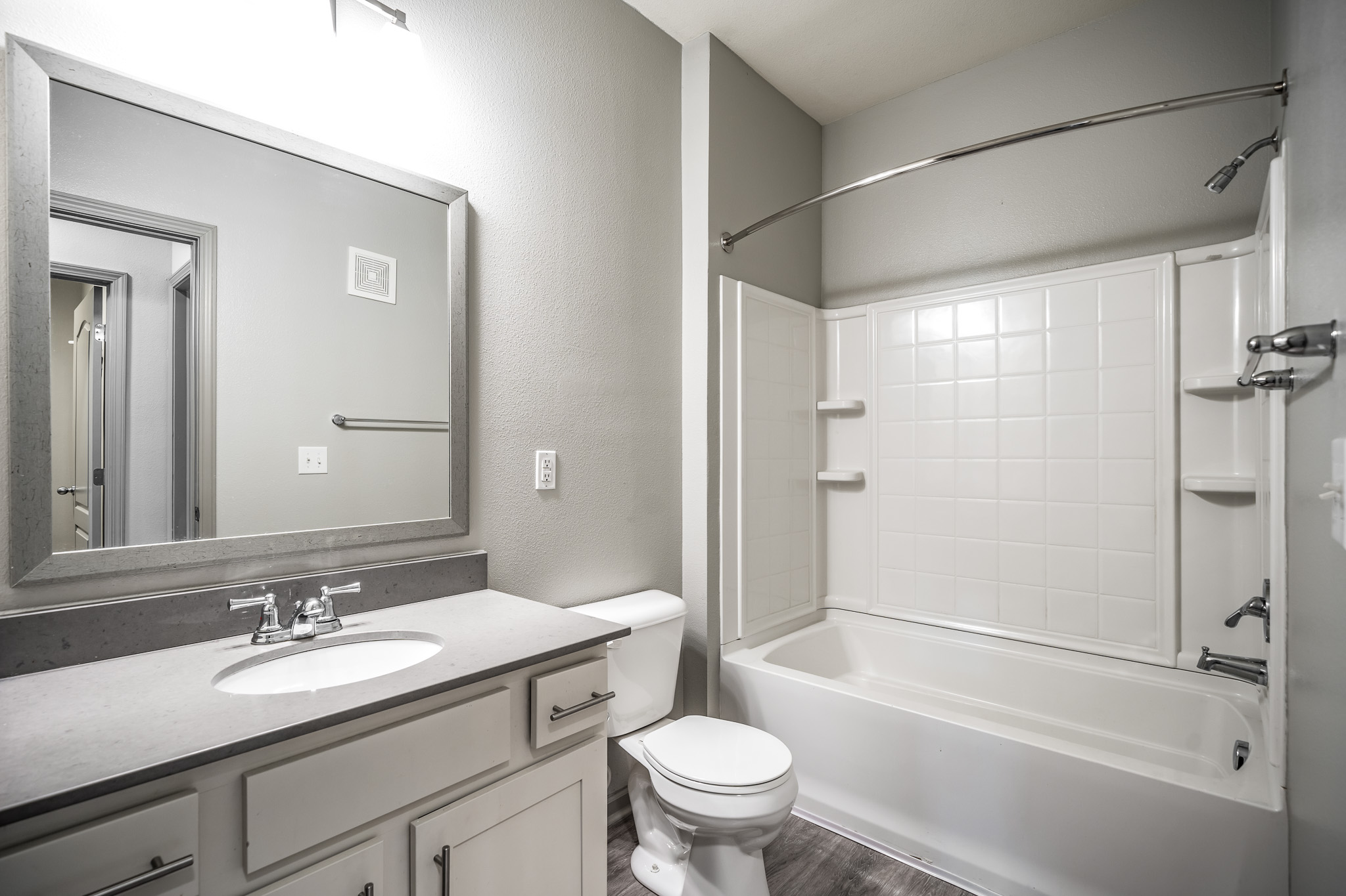 Bella Vista Apartments 34 of 57