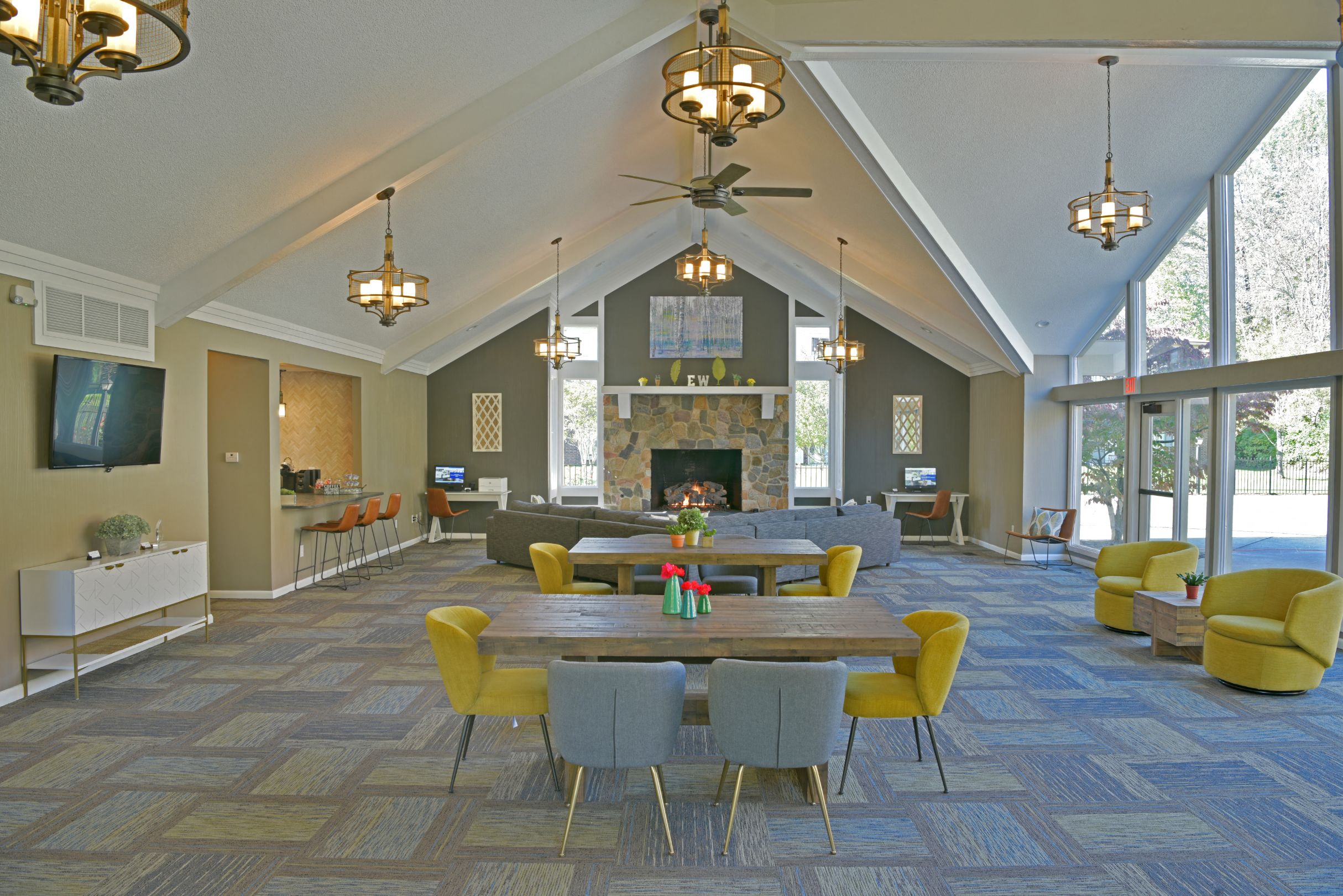 Lounge at Eastgate Woods Apartments