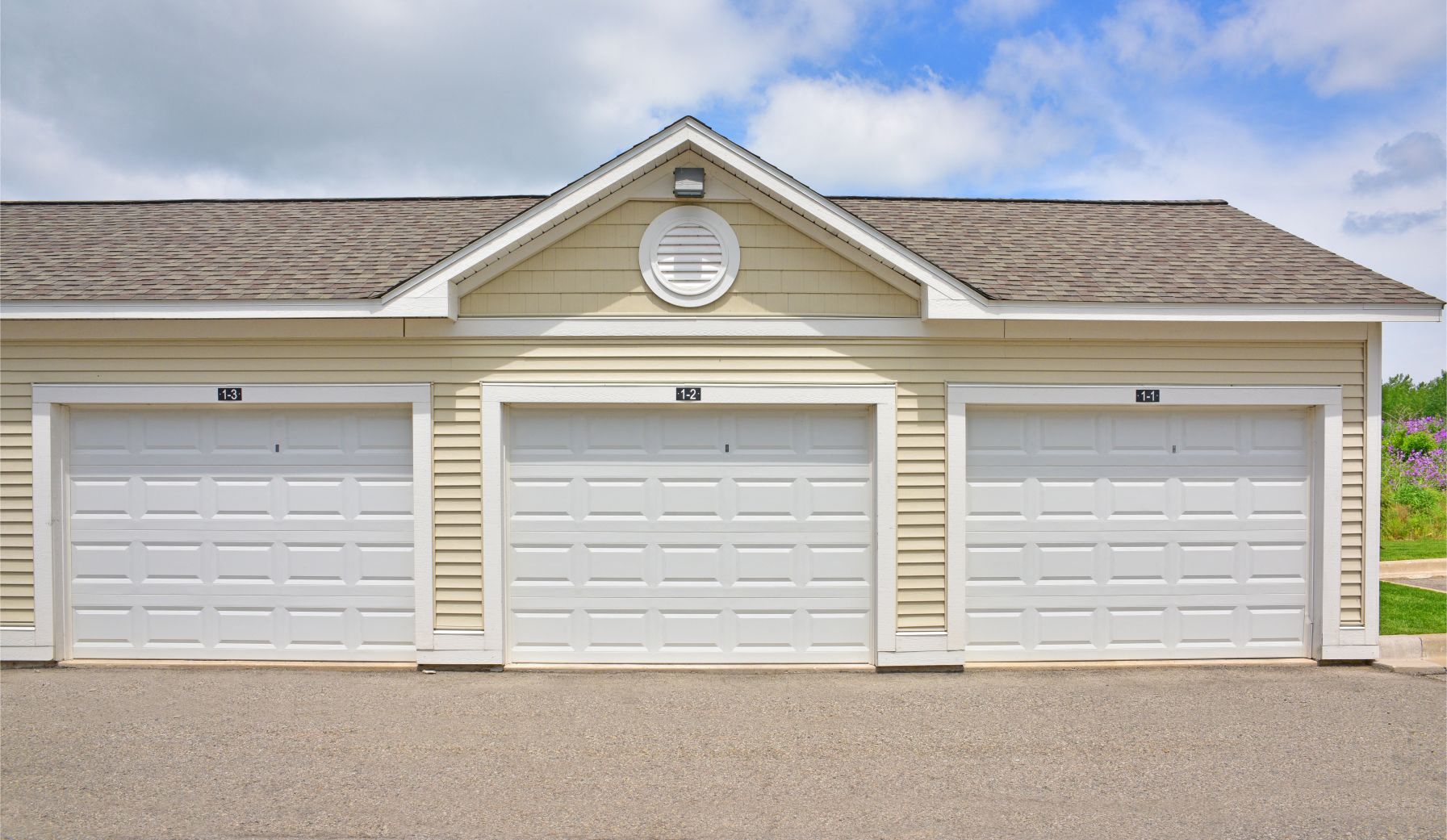 Parking at River Hills Apartments