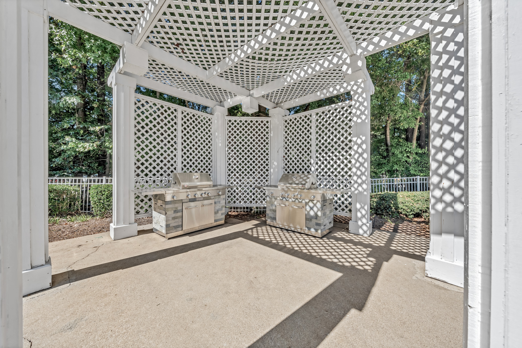 Grill area at Trophy Club at Bellgrade (1 of 4)