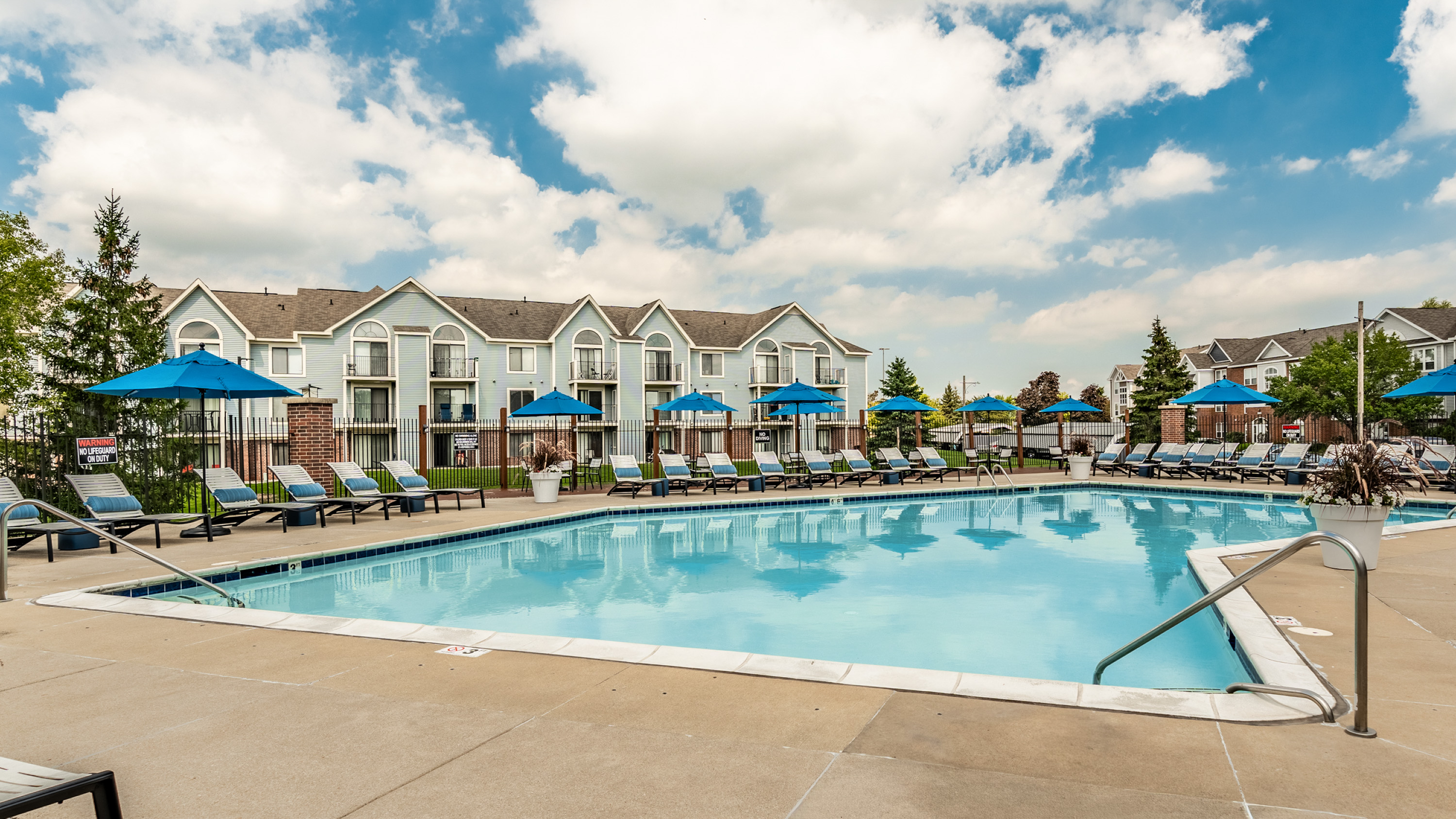 Pool at Huntington Cove Apartments (3 of 3)