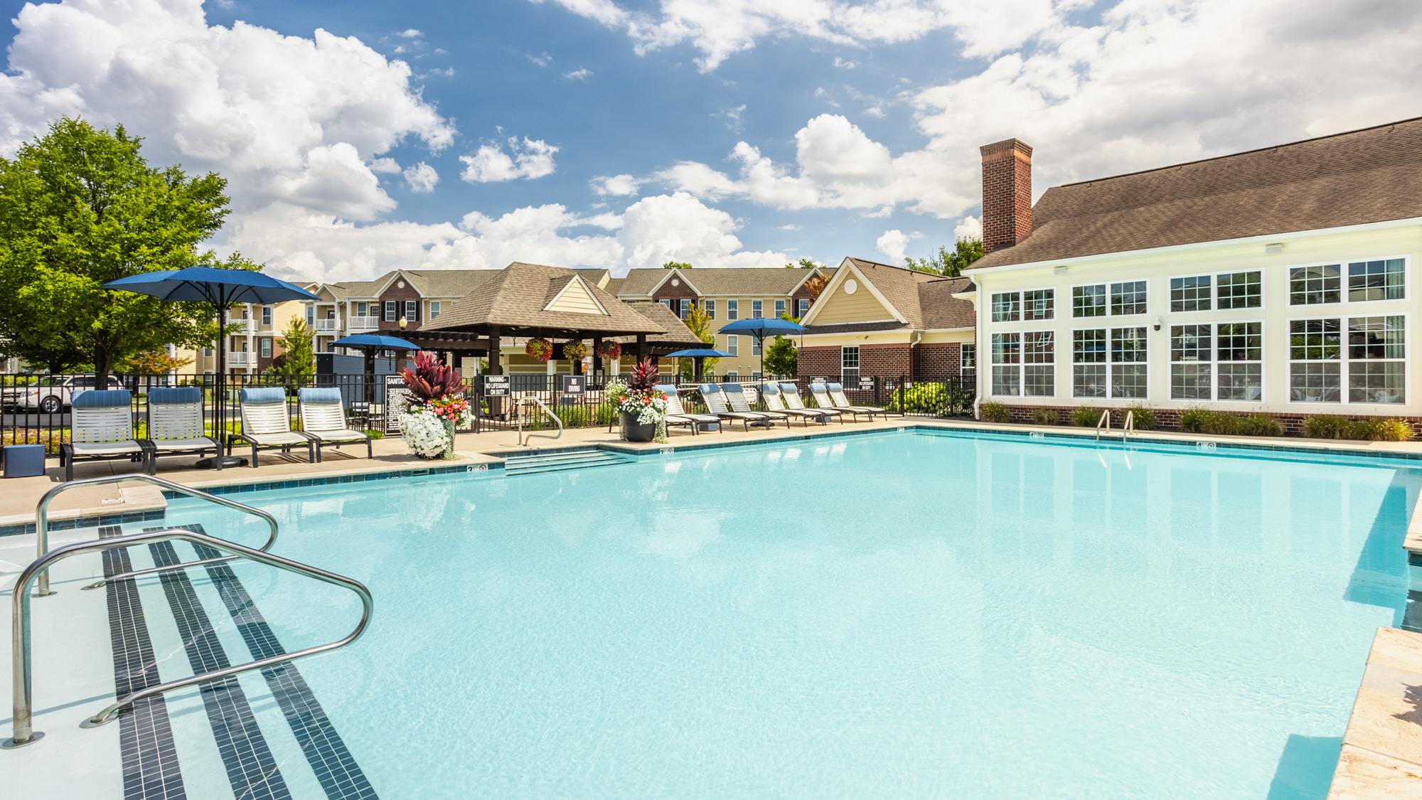 Pool at The Avenue at Polaris Apartments (3 of 7)