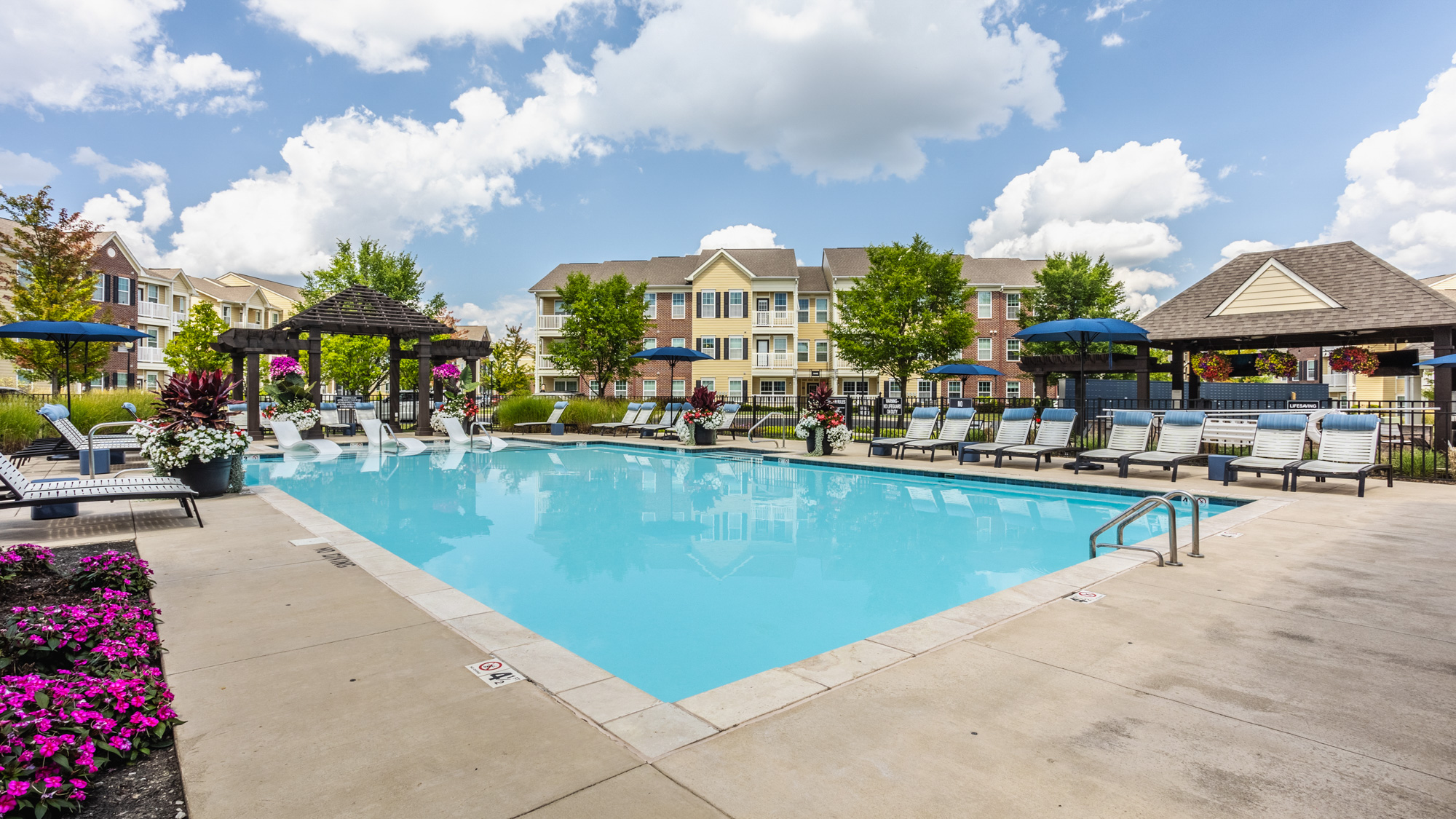 Pool at The Avenue at Polaris Apartments (5 of 7)