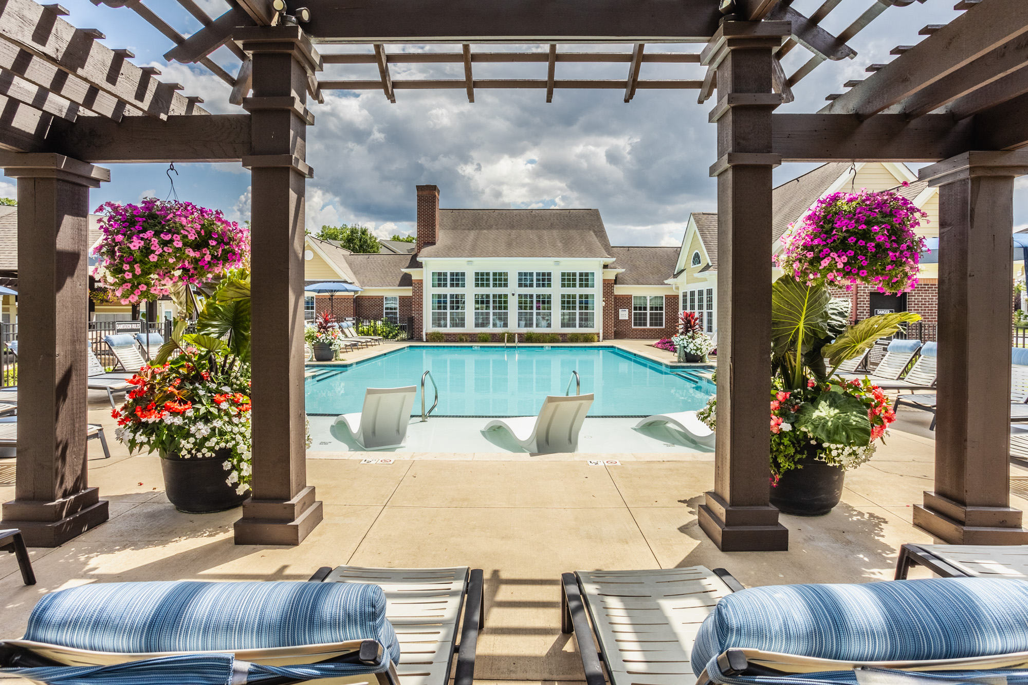 Pool at The Avenue at Polaris Apartments (6 of 7)
