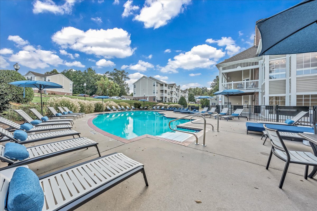 Pool at The Vinings Apartments