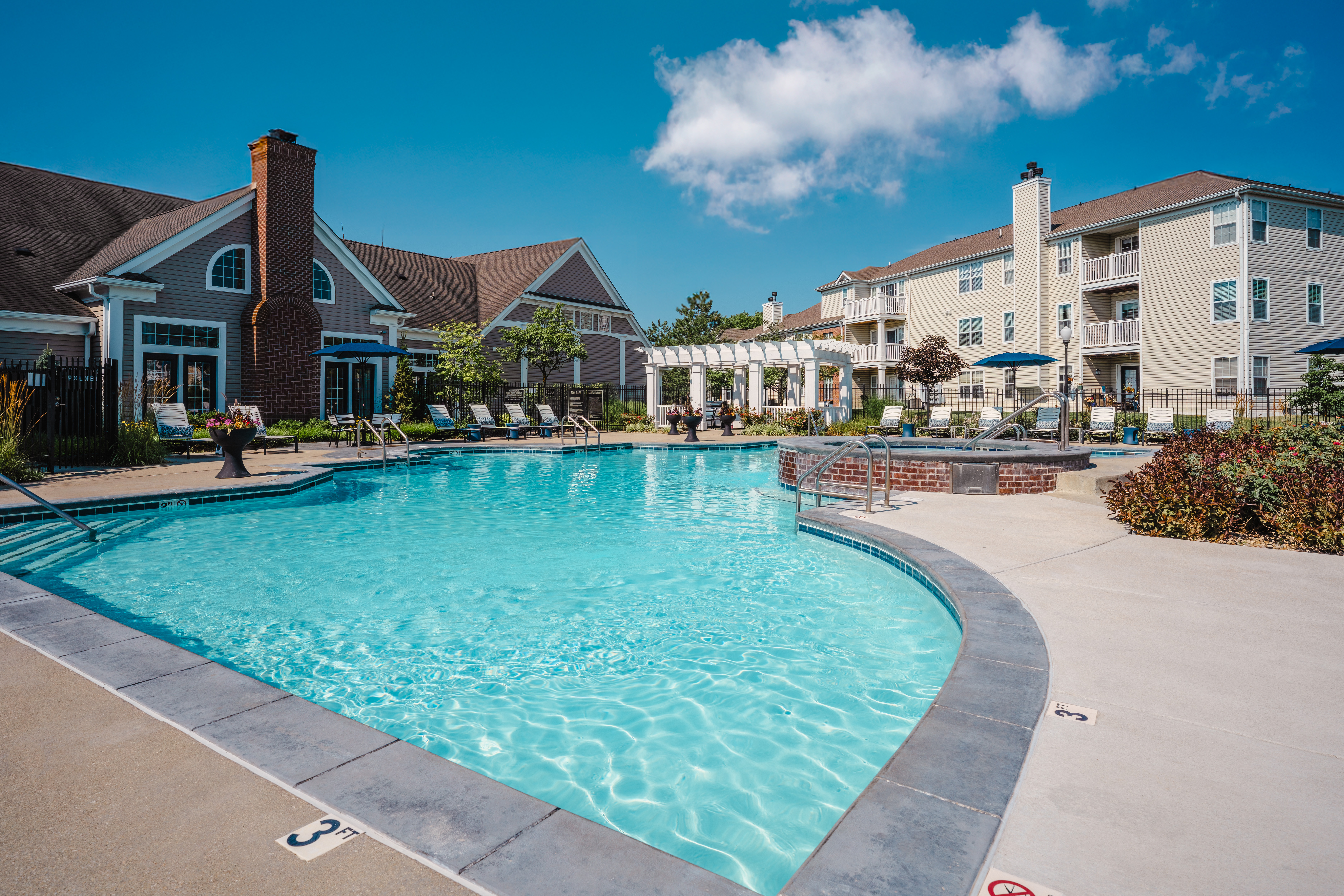 Pool at Latitudes Apartments (5 of 7)