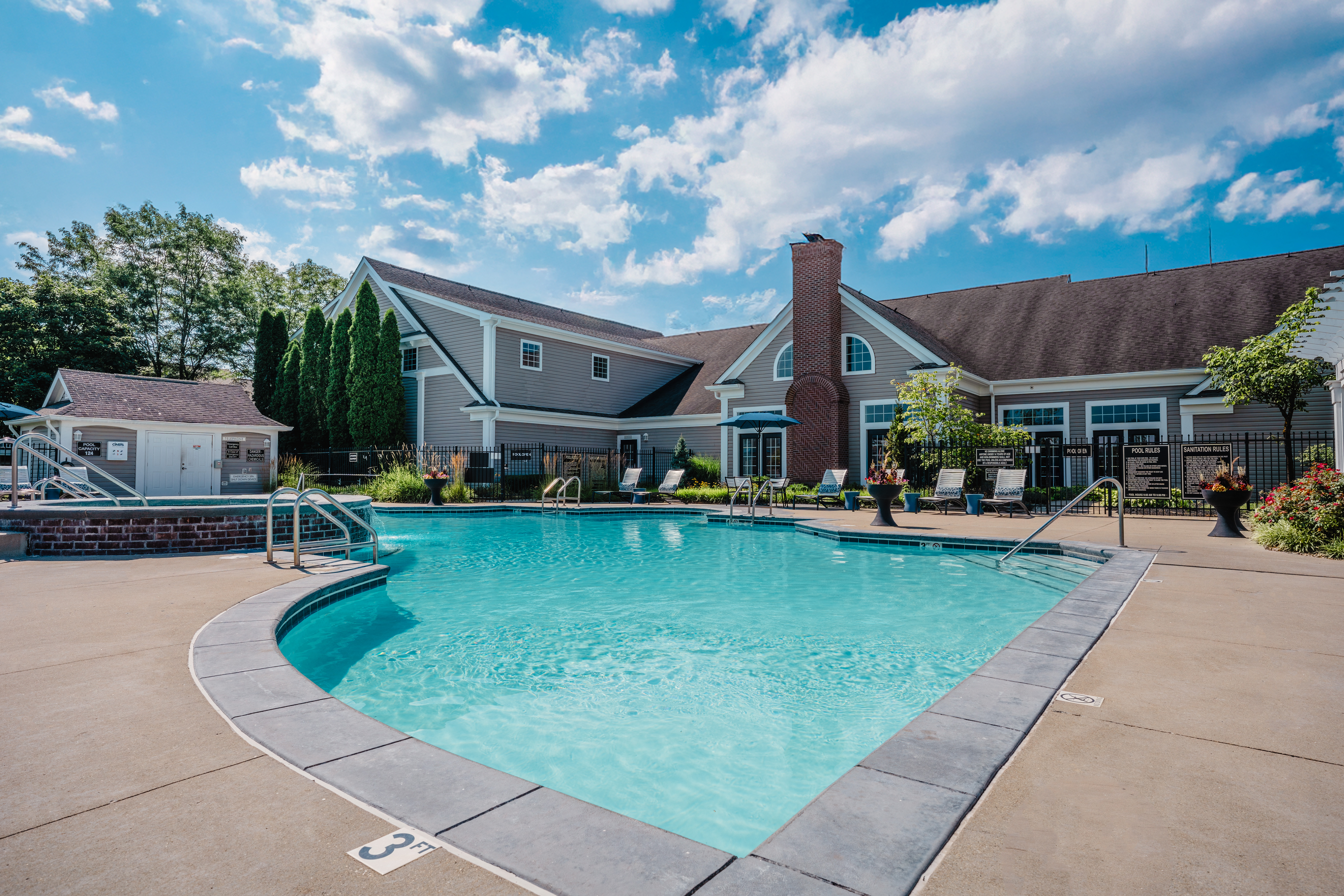 Pool at Latitudes Apartments (3 of 7)