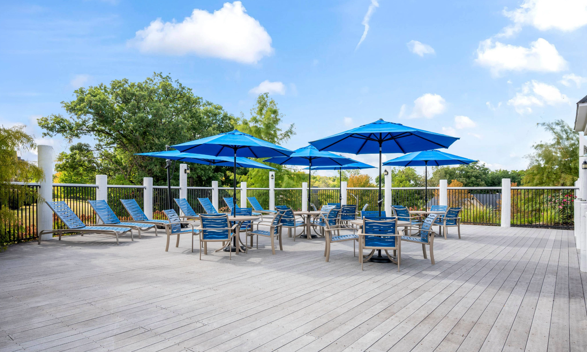 Roof deck at Timberlane Apartments