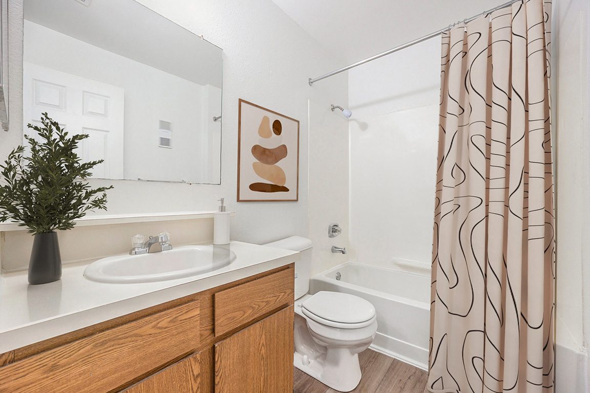 Hampton Lakes Apartments 6 of 12