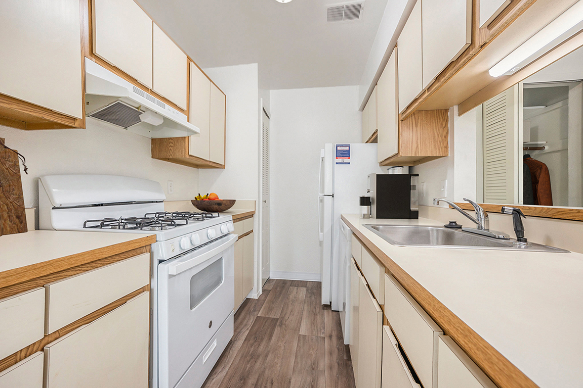 Hampton Lakes Apartments 2 of 12