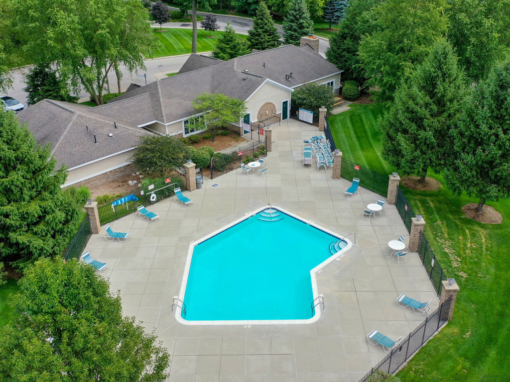 Pool at The Highlands Apartments (1 of 2)
