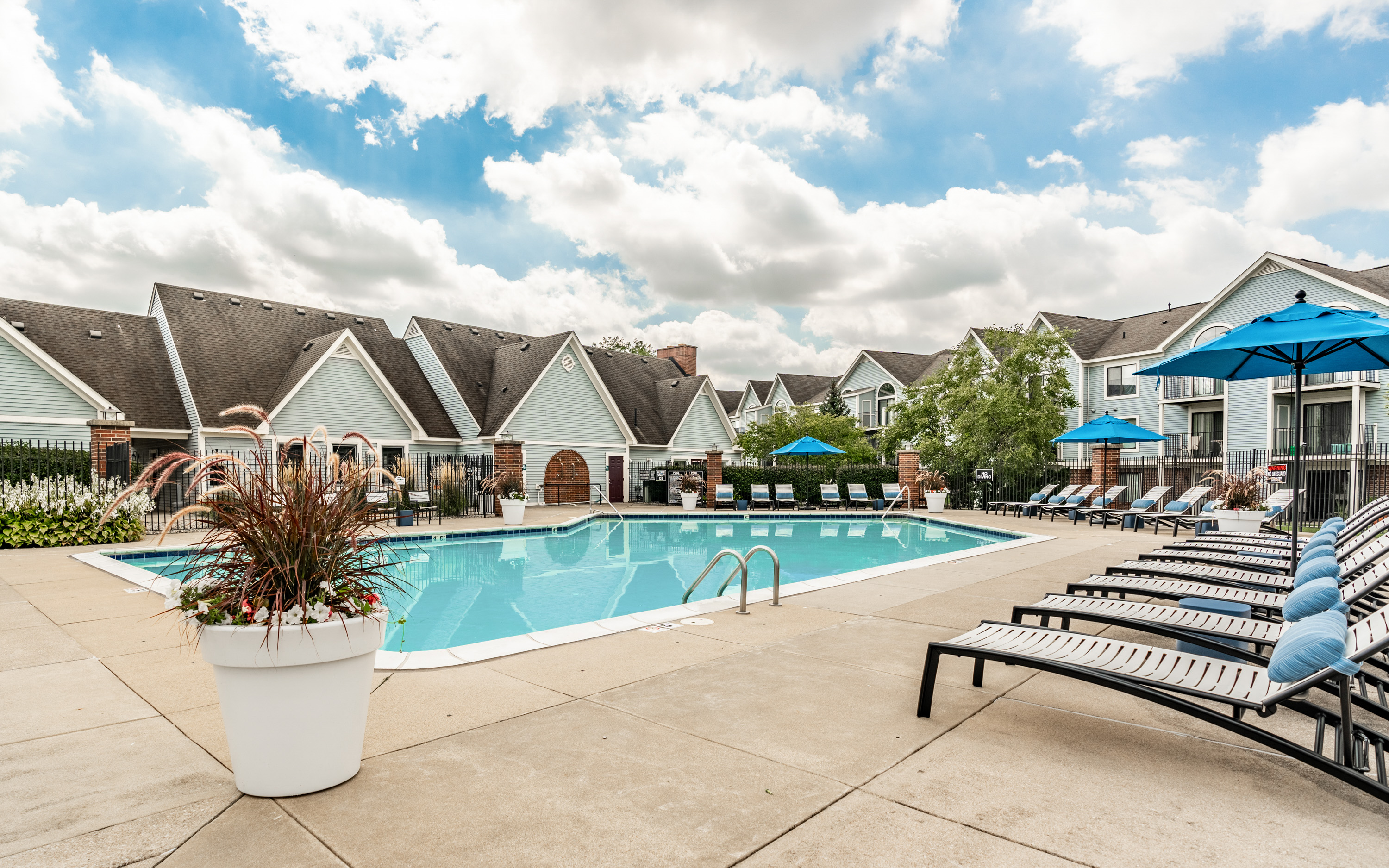 Pool at Huntington Cove Apartments (1 of 3)
