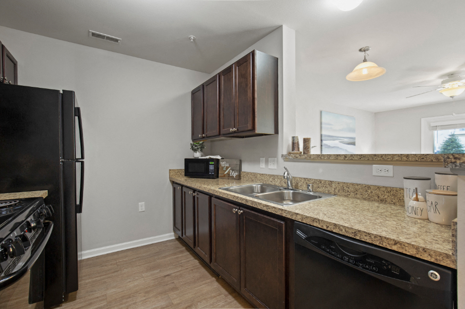 River Hills Apartments 5 of 12