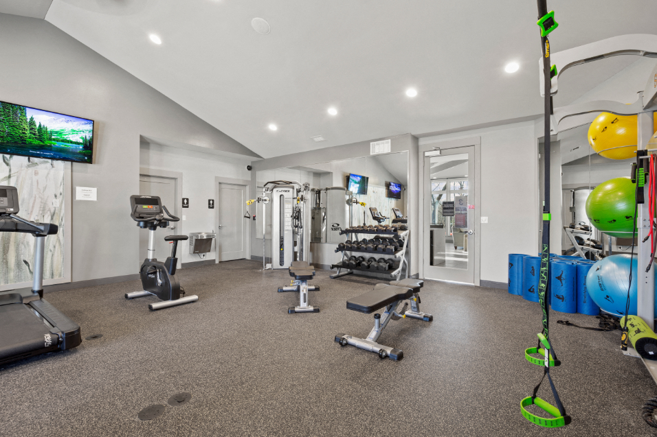 Gym at River Hills Apartments (3 of 3)