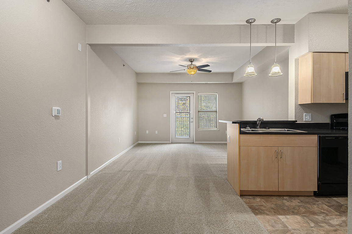 Lynbrook Apartments and Townhomes 11 of 12